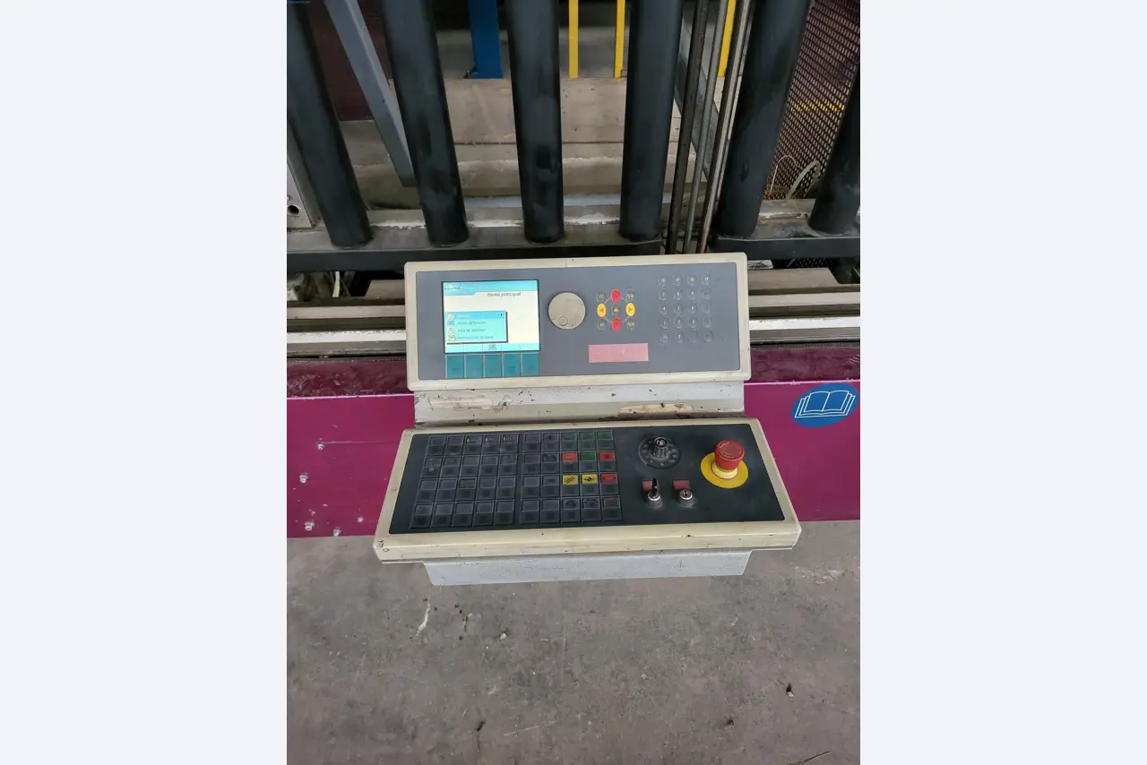 Sale of a complete warehouse of machinery for the glass industry in Spain-16