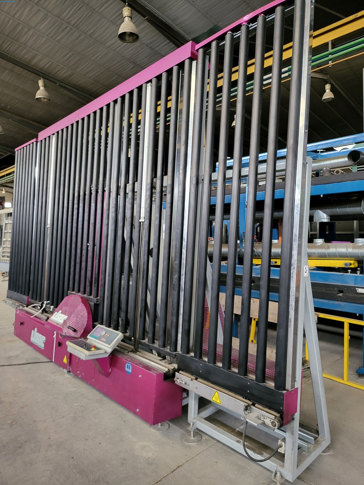 Sale of a complete warehouse of machinery for the glass industry in Spain-17