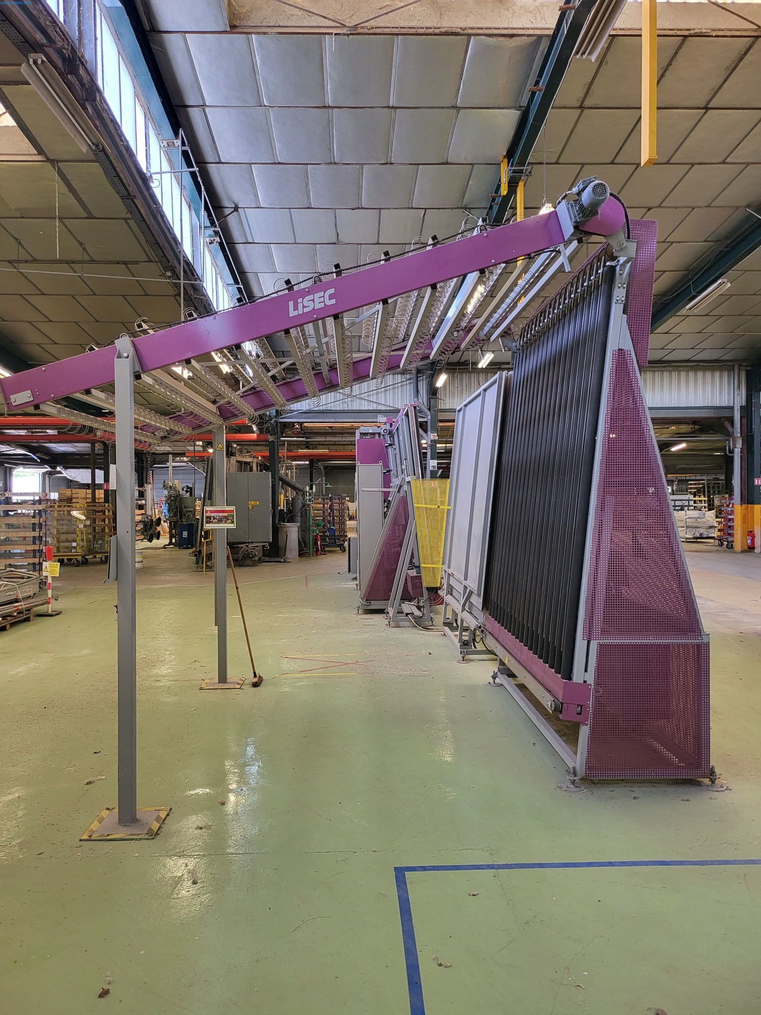 Sale of a complete warehouse of machinery for the glass industry in Spain-1