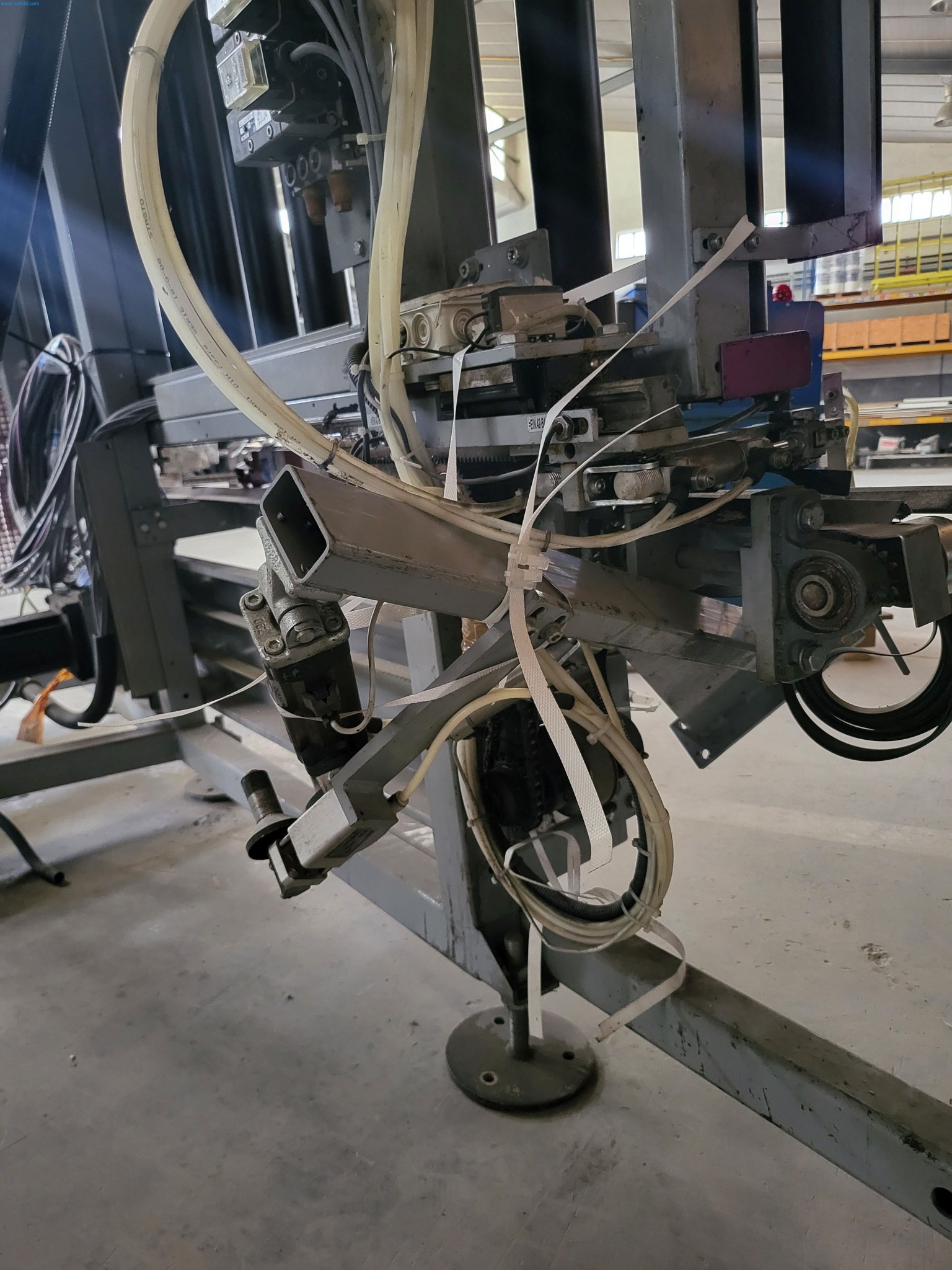 Sale of a complete warehouse of machinery for the glass industry in Spain-23