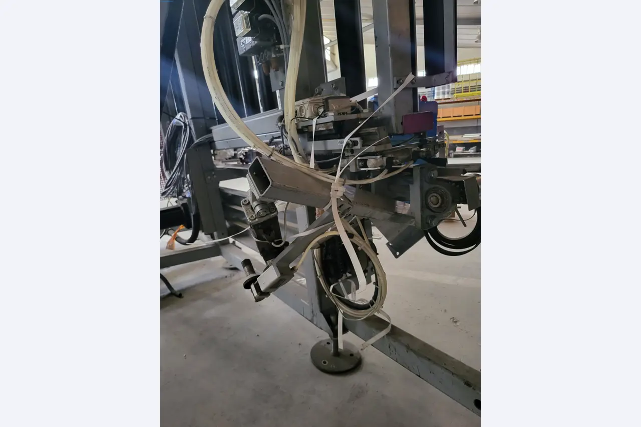 Sale of a complete warehouse of machinery for the glass industry in Spain-23