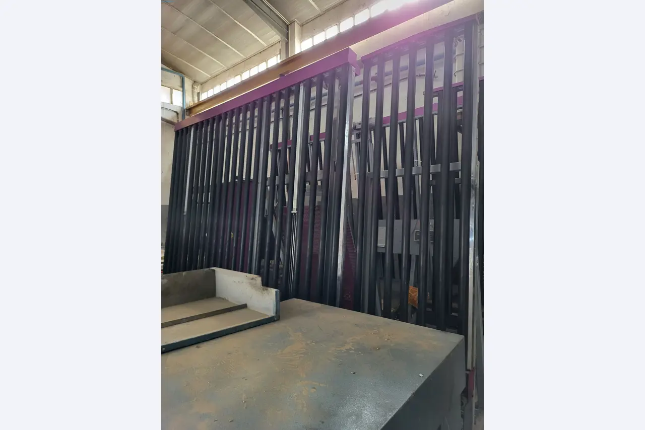 Sale of a complete warehouse of machinery for the glass industry in Spain-25