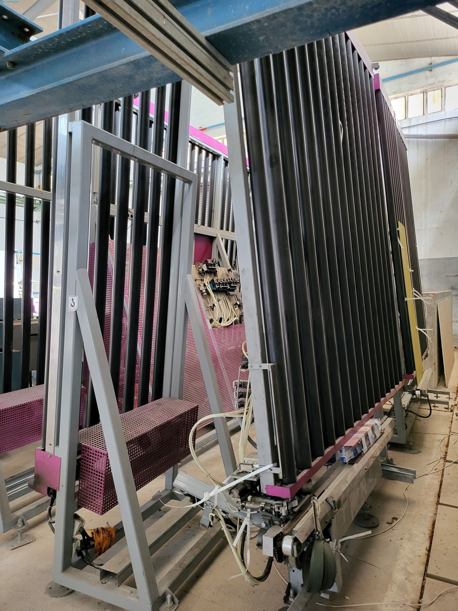 Sale of a complete warehouse of machinery for the glass industry in Spain-27