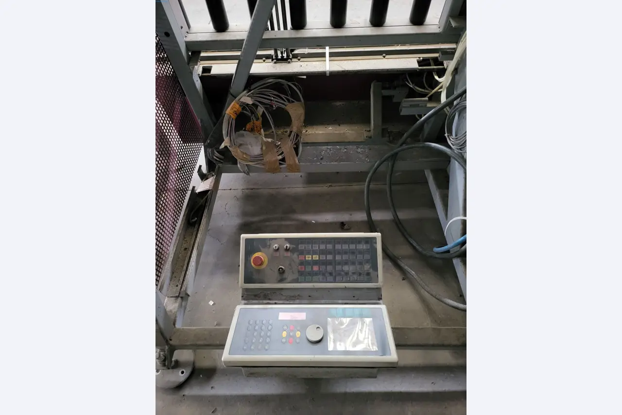 Sale of a complete warehouse of machinery for the glass industry in Spain-31