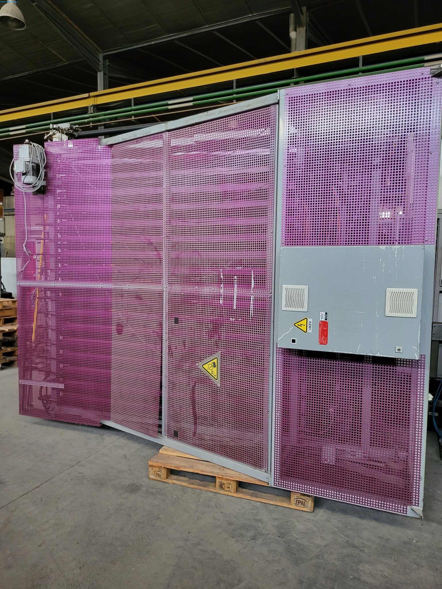 Sale of a complete warehouse of machinery for the glass industry in Spain-32