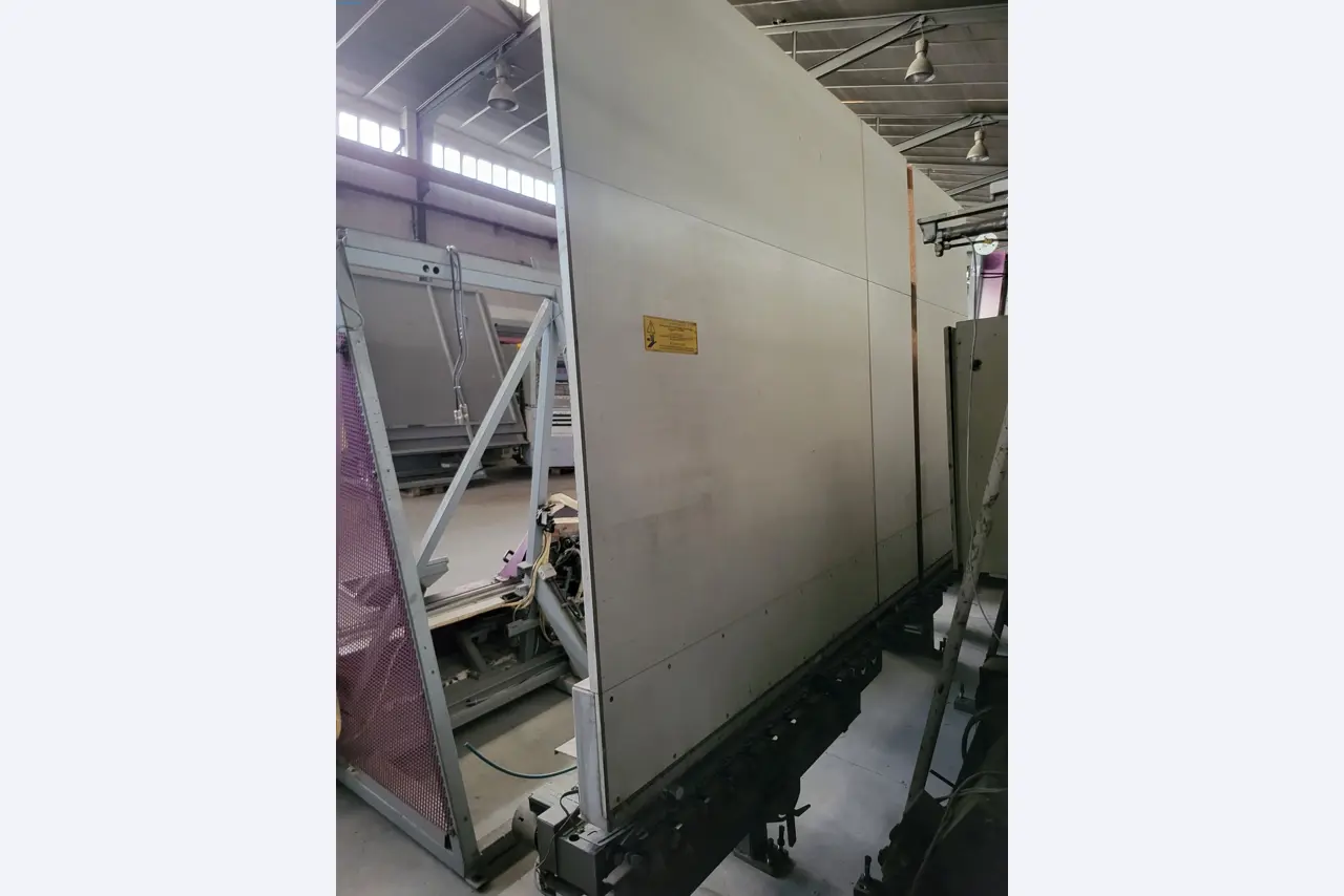 Sale of a complete warehouse of machinery for the glass industry in Spain-34