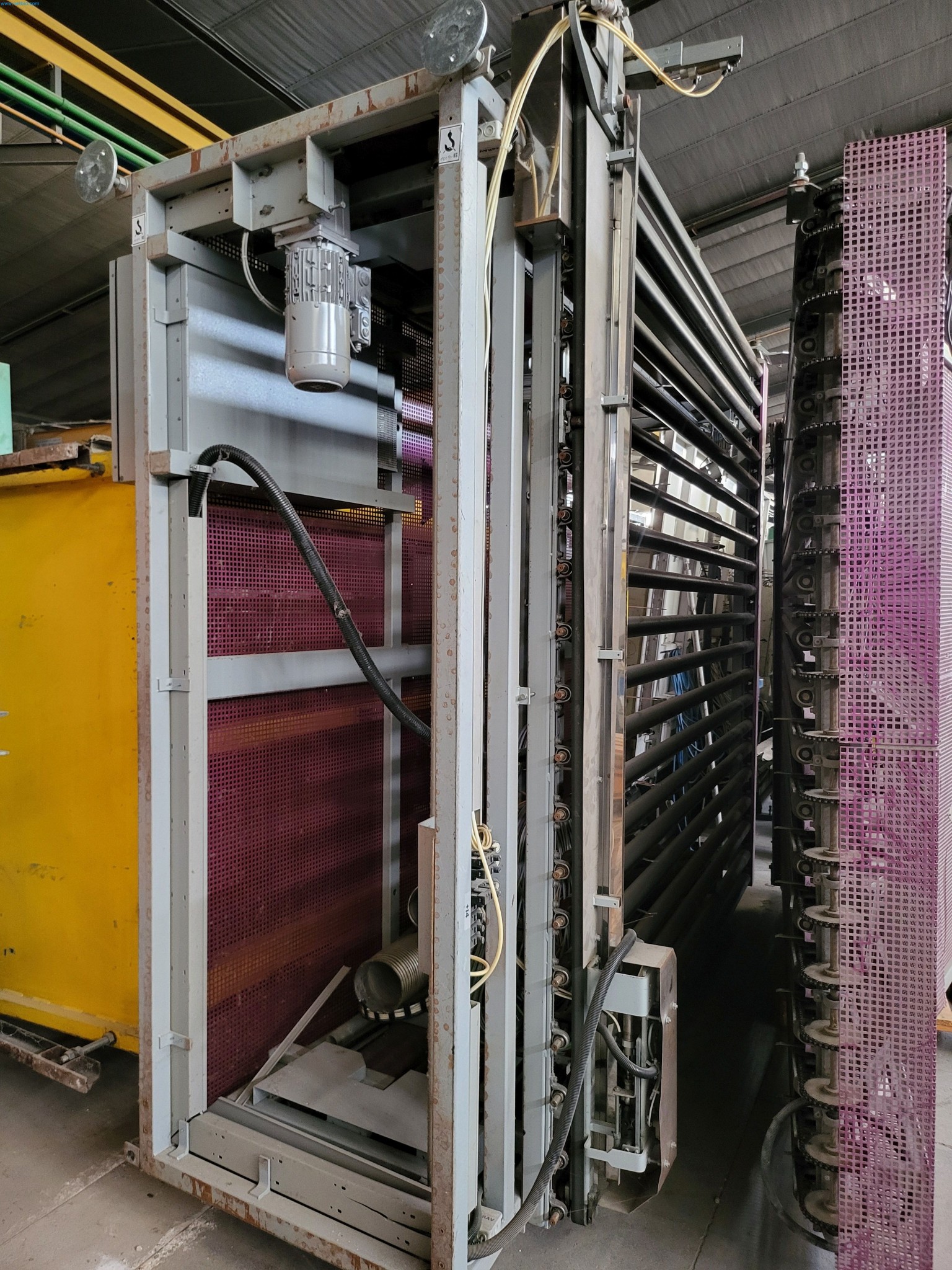 Sale of a complete warehouse of machinery for the glass industry in Spain-36