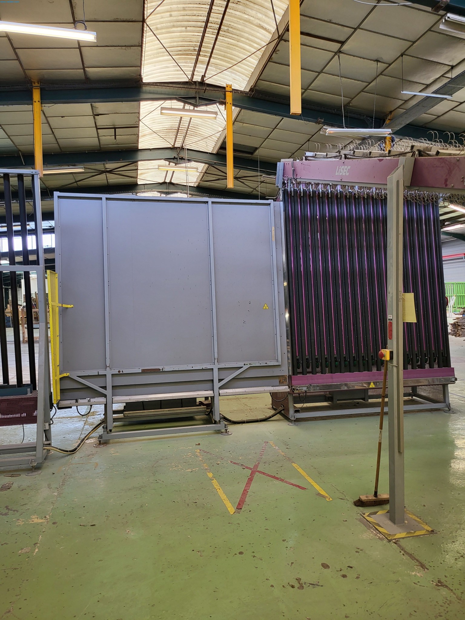 Sale of a complete warehouse of machinery for the glass industry in Spain-39