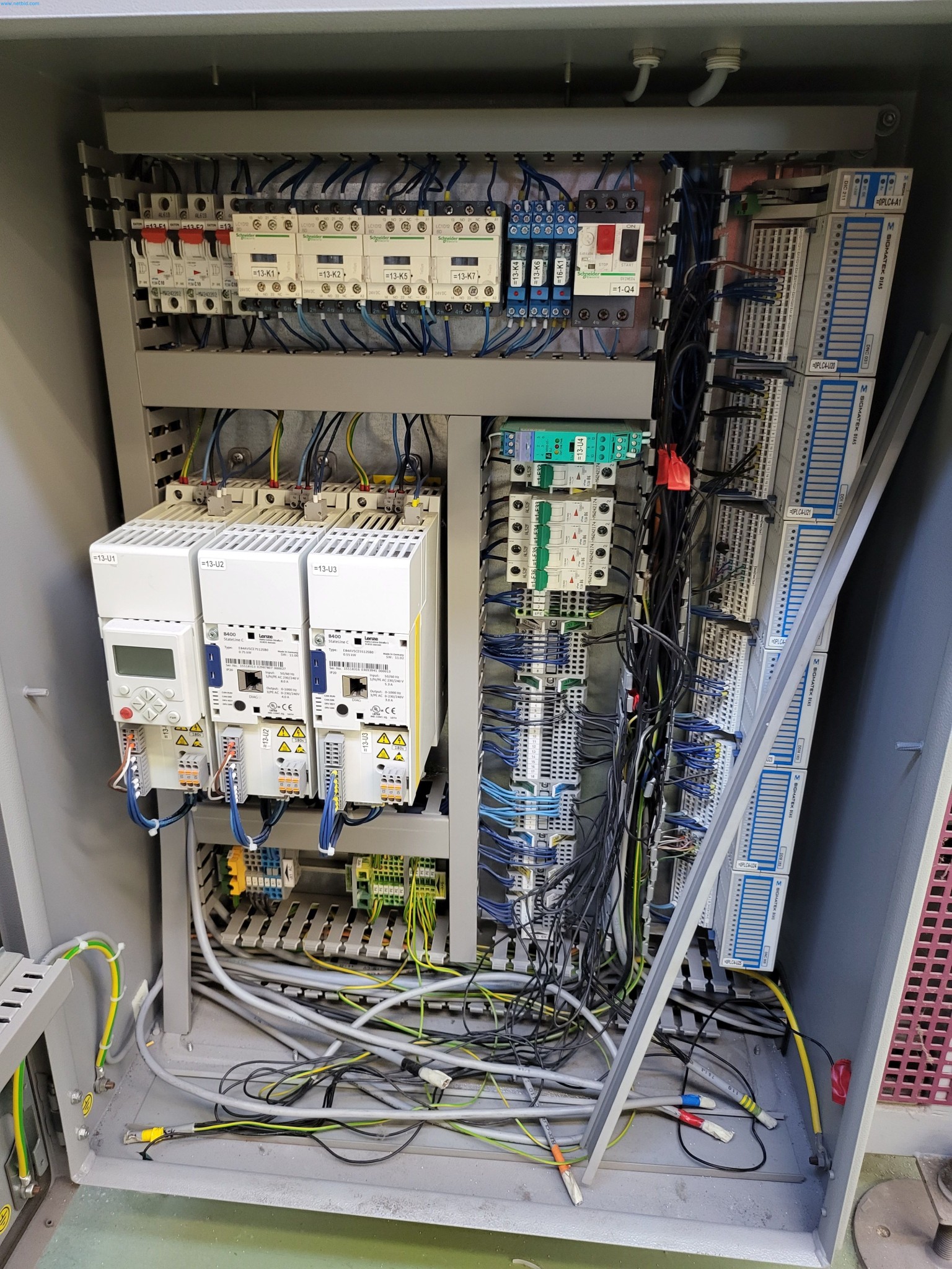 Sale of a complete warehouse of machinery for the glass industry in Spain-41