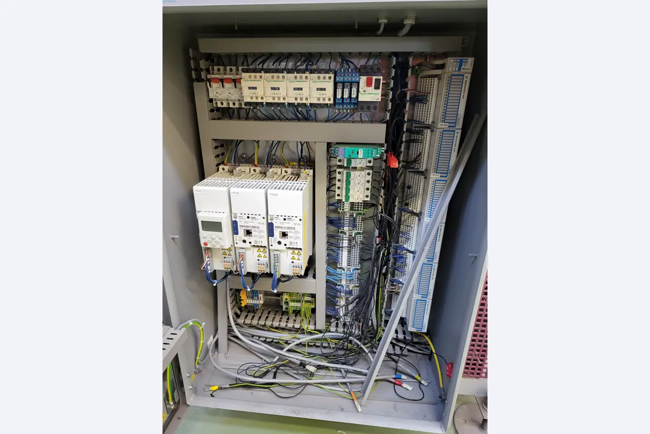 Sale of a complete warehouse of machinery for the glass industry in Spain-41