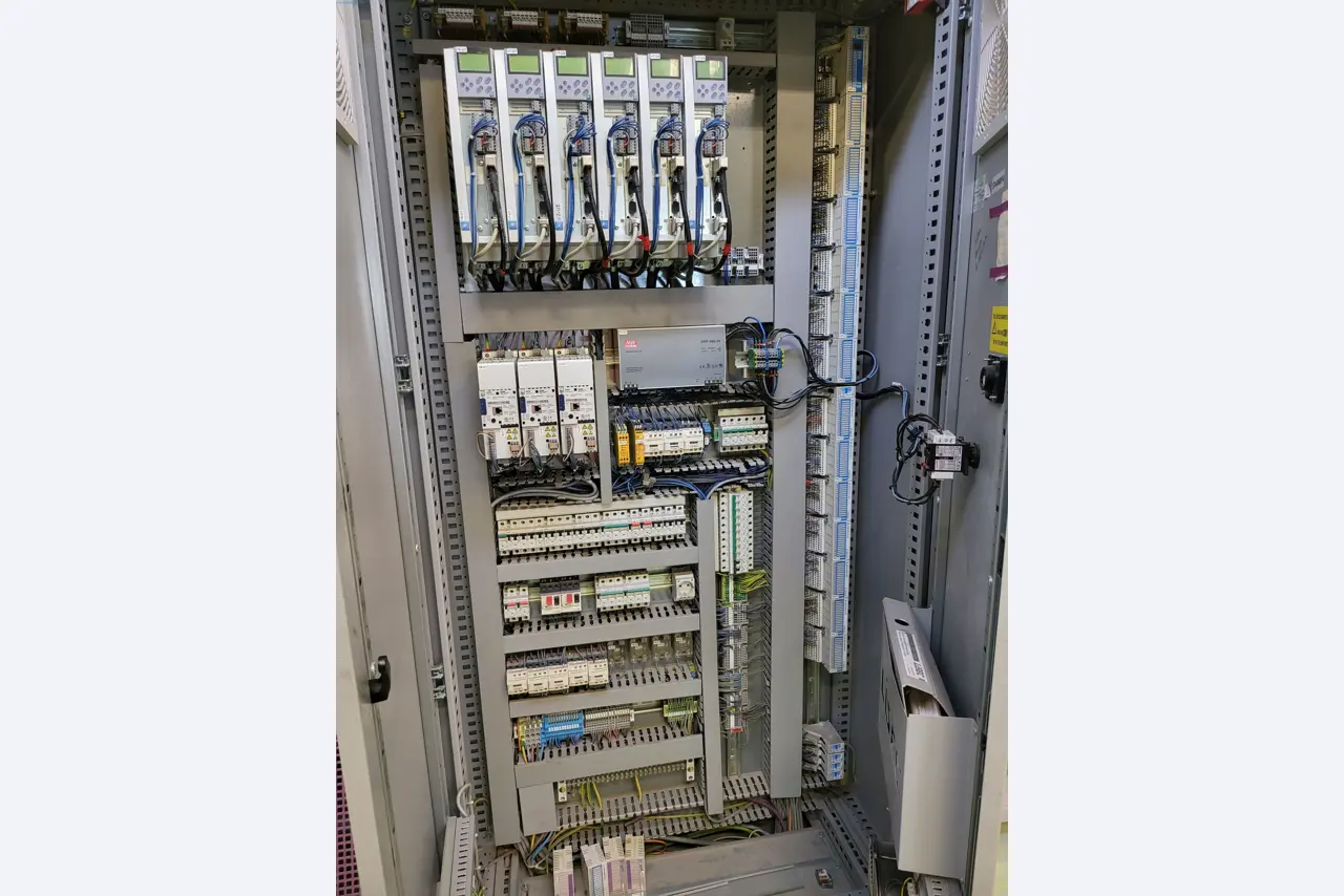 Sale of a complete warehouse of machinery for the glass industry in Spain-42