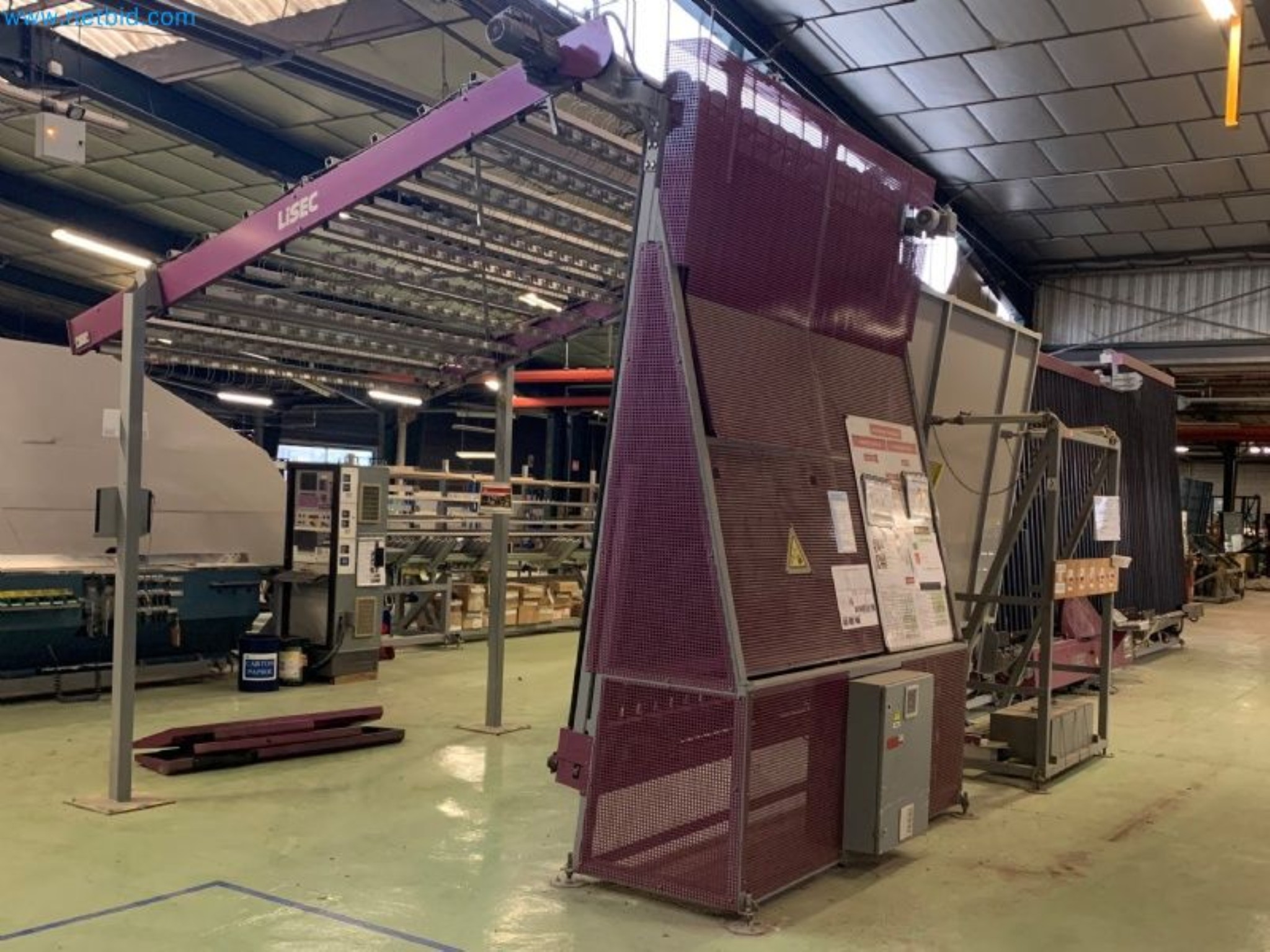 Sale of a complete warehouse of machinery for the glass industry in Spain-4