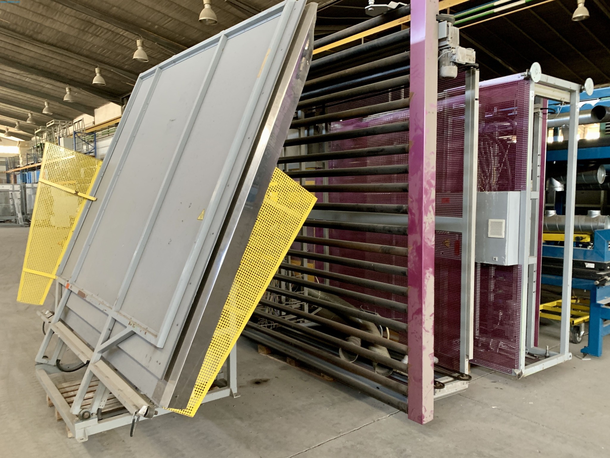 Sale of a complete warehouse of machinery for the glass industry in Spain-51