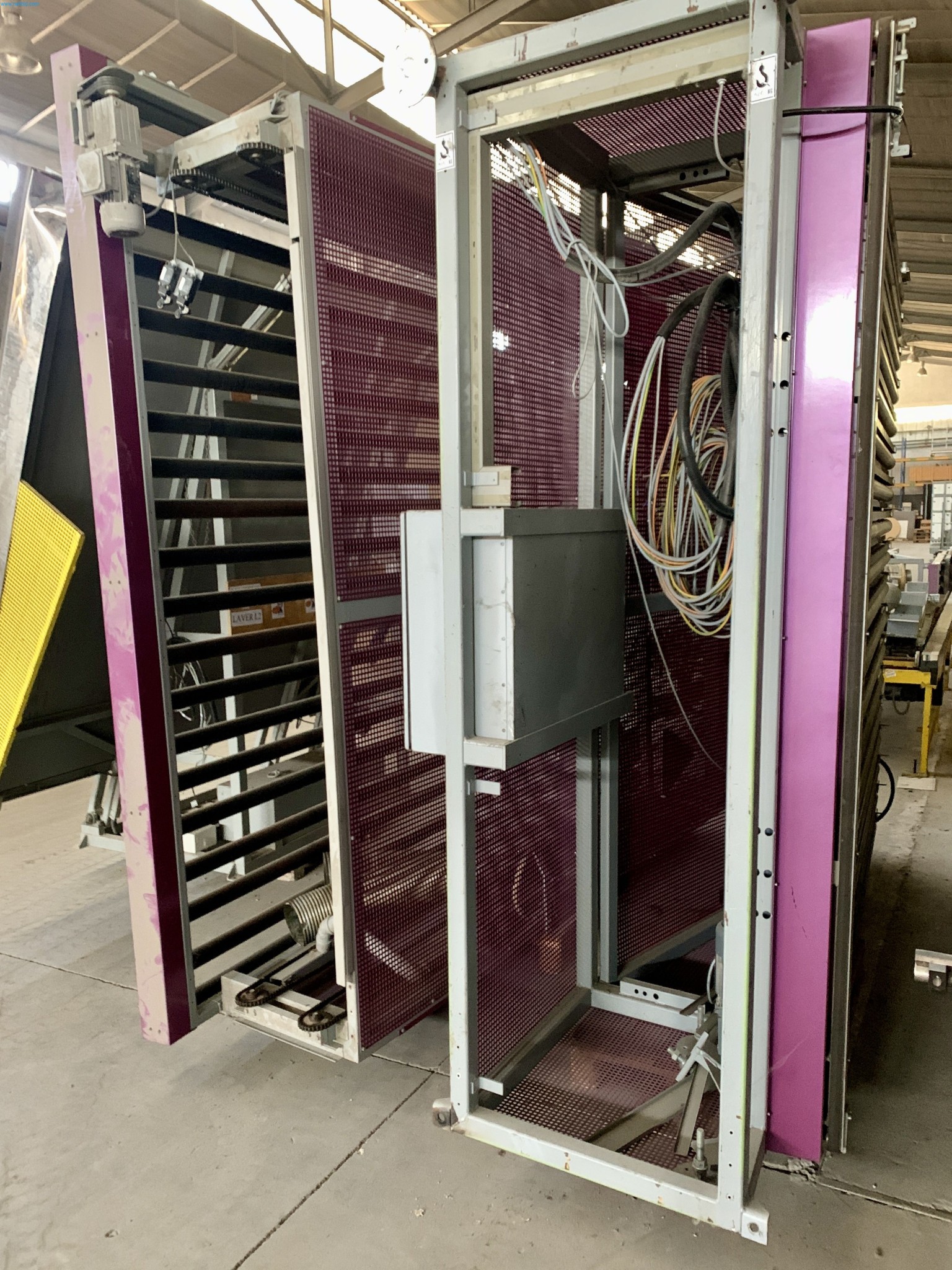 Sale of a complete warehouse of machinery for the glass industry in Spain-52