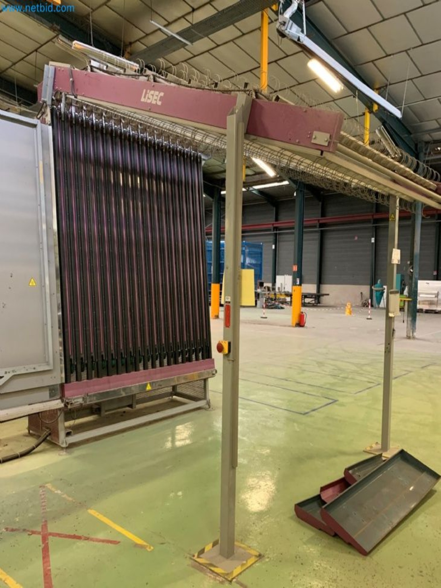 Sale of a complete warehouse of machinery for the glass industry in Spain-5