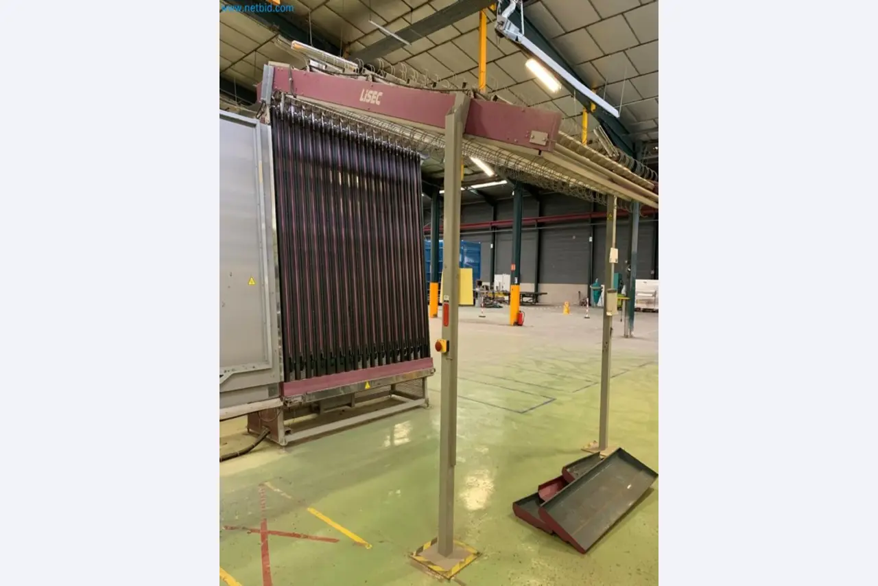 Sale of a complete warehouse of machinery for the glass industry in Spain-5