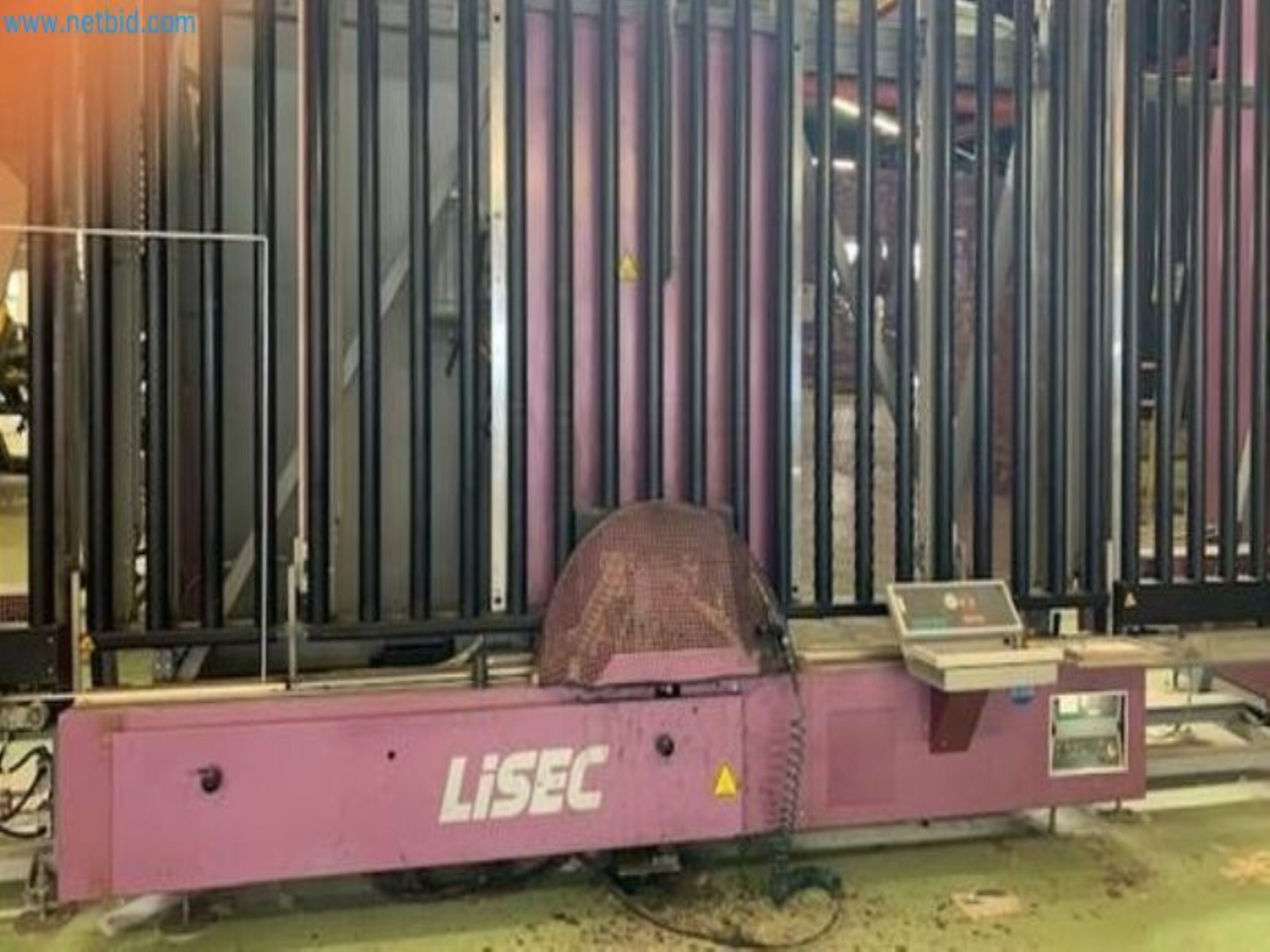 Sale of a complete warehouse of machinery for the glass industry in Spain-7