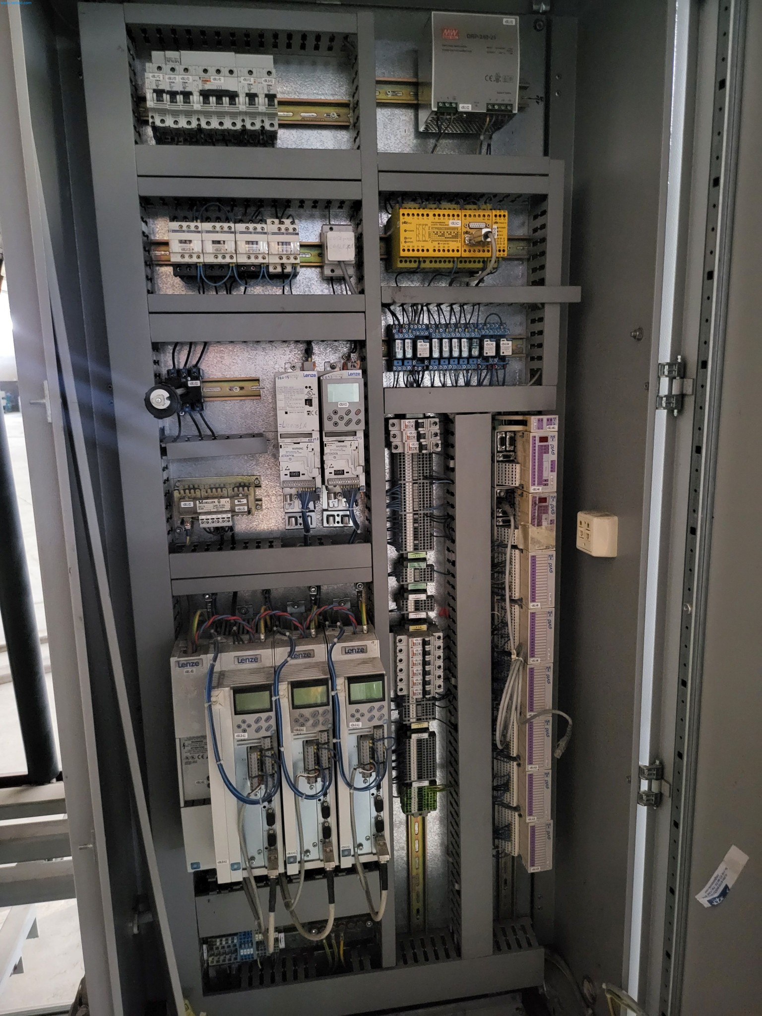 Sale of a complete warehouse of machinery for the glass industry in Spain-8