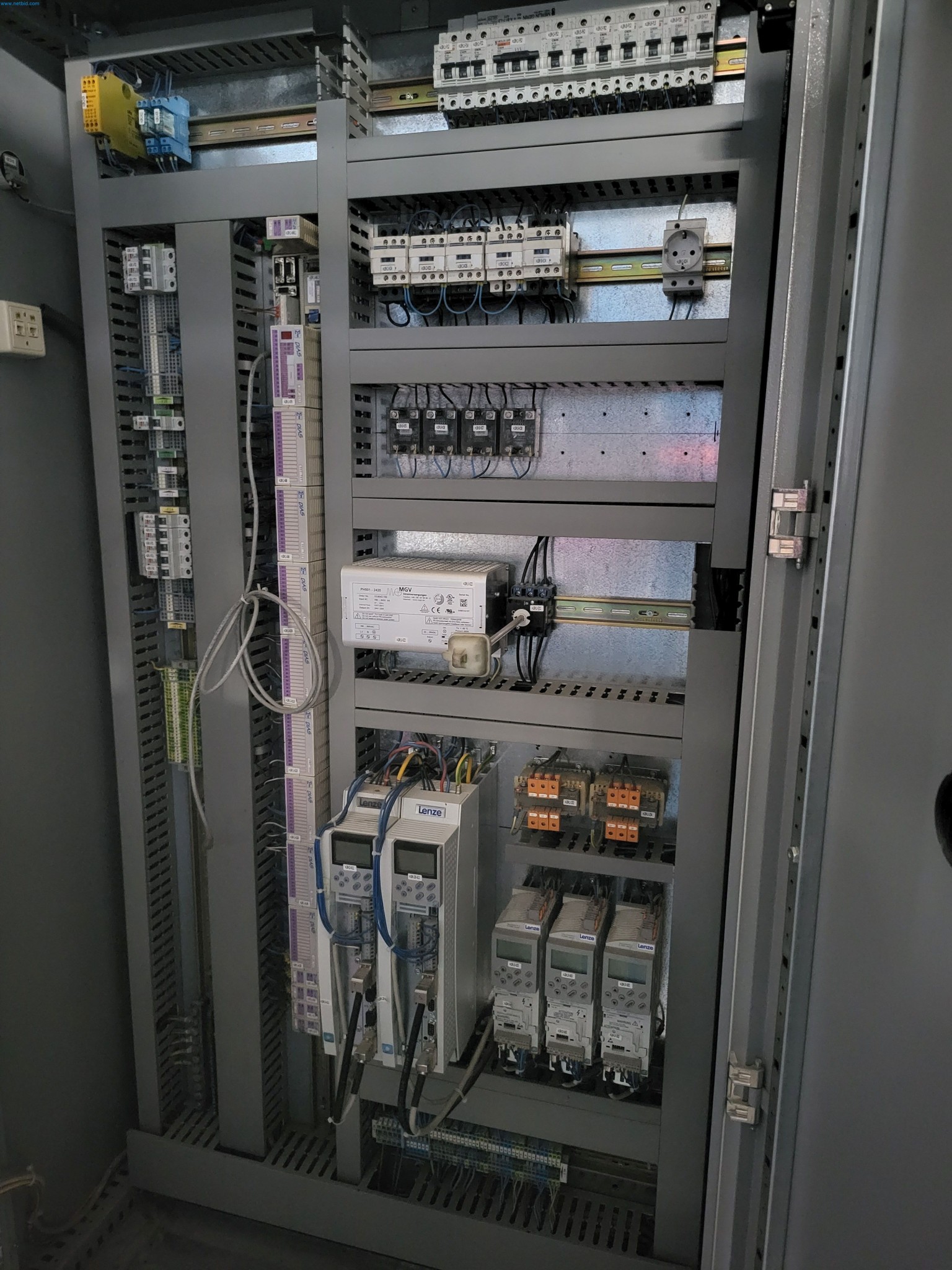 Sale of a complete warehouse of machinery for the glass industry in Spain-9