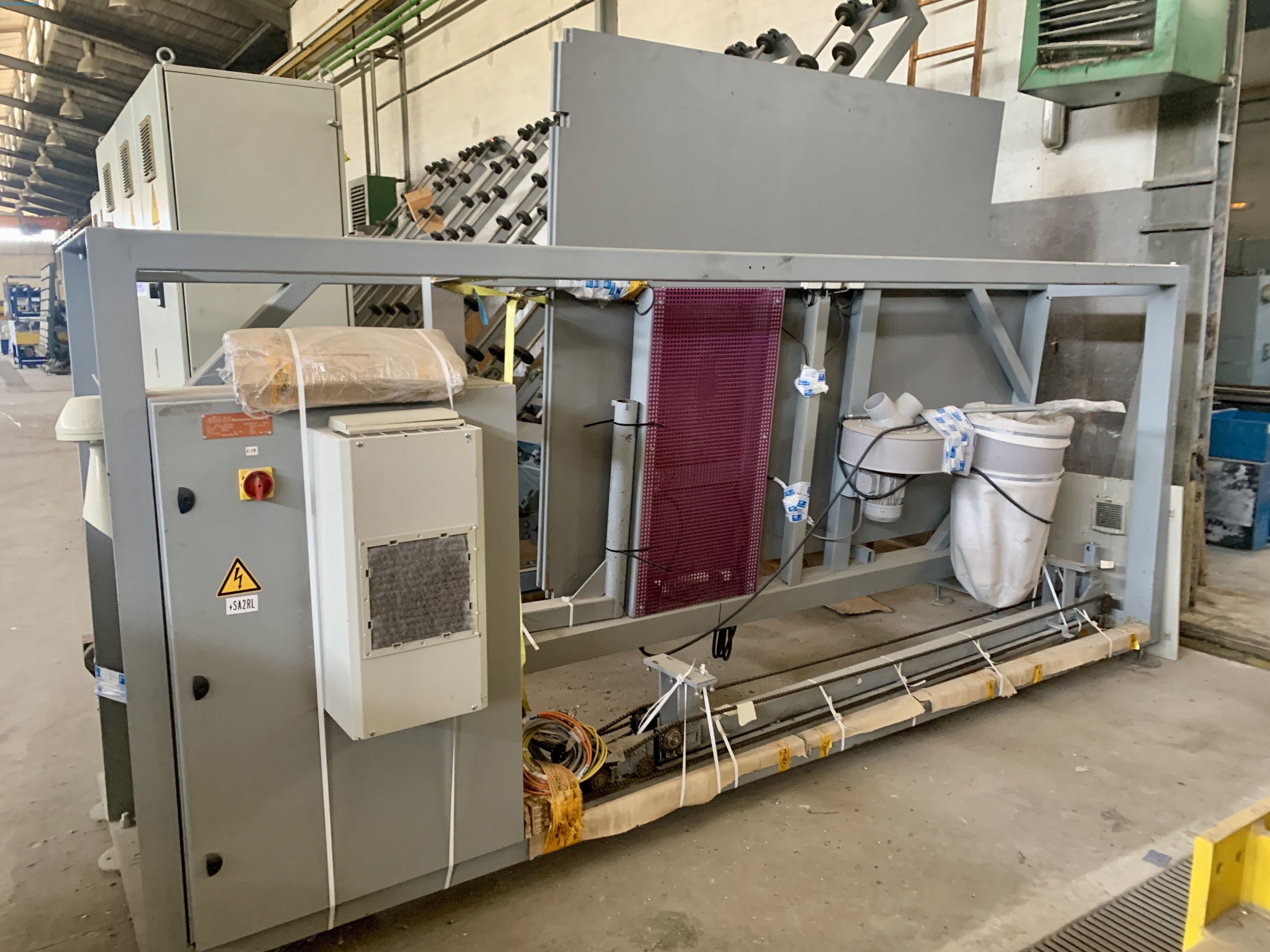 Sale of a complete warehouse of machinery for the glass industry in Spain-9