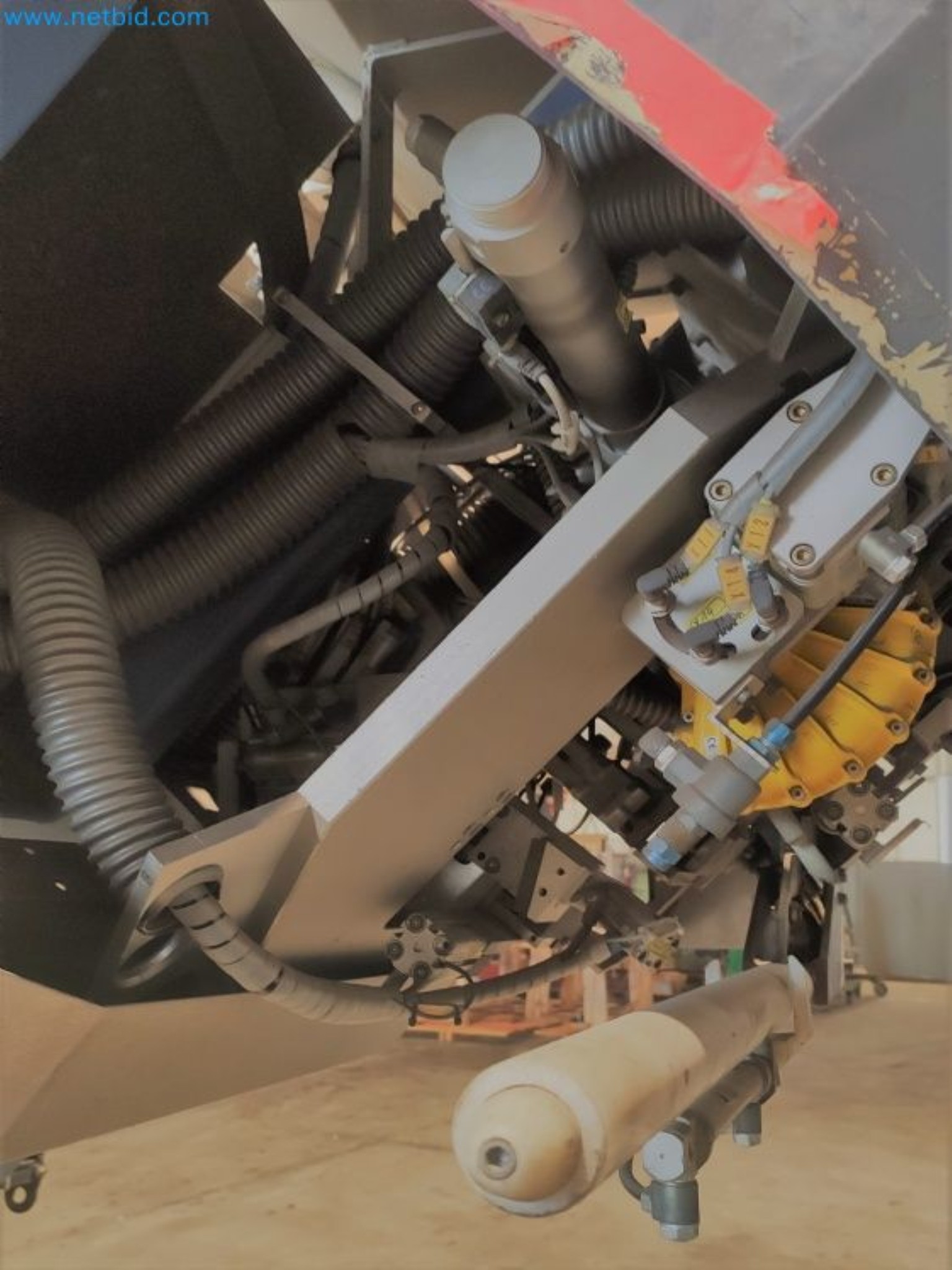 Sale of a complete warehouse of machinery for the glass industry in Spain-7