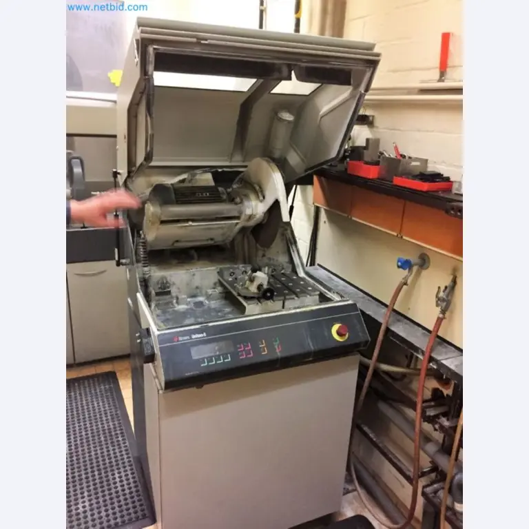 Sale of a complete warehouse of machinery for the glass industry in Spain-12