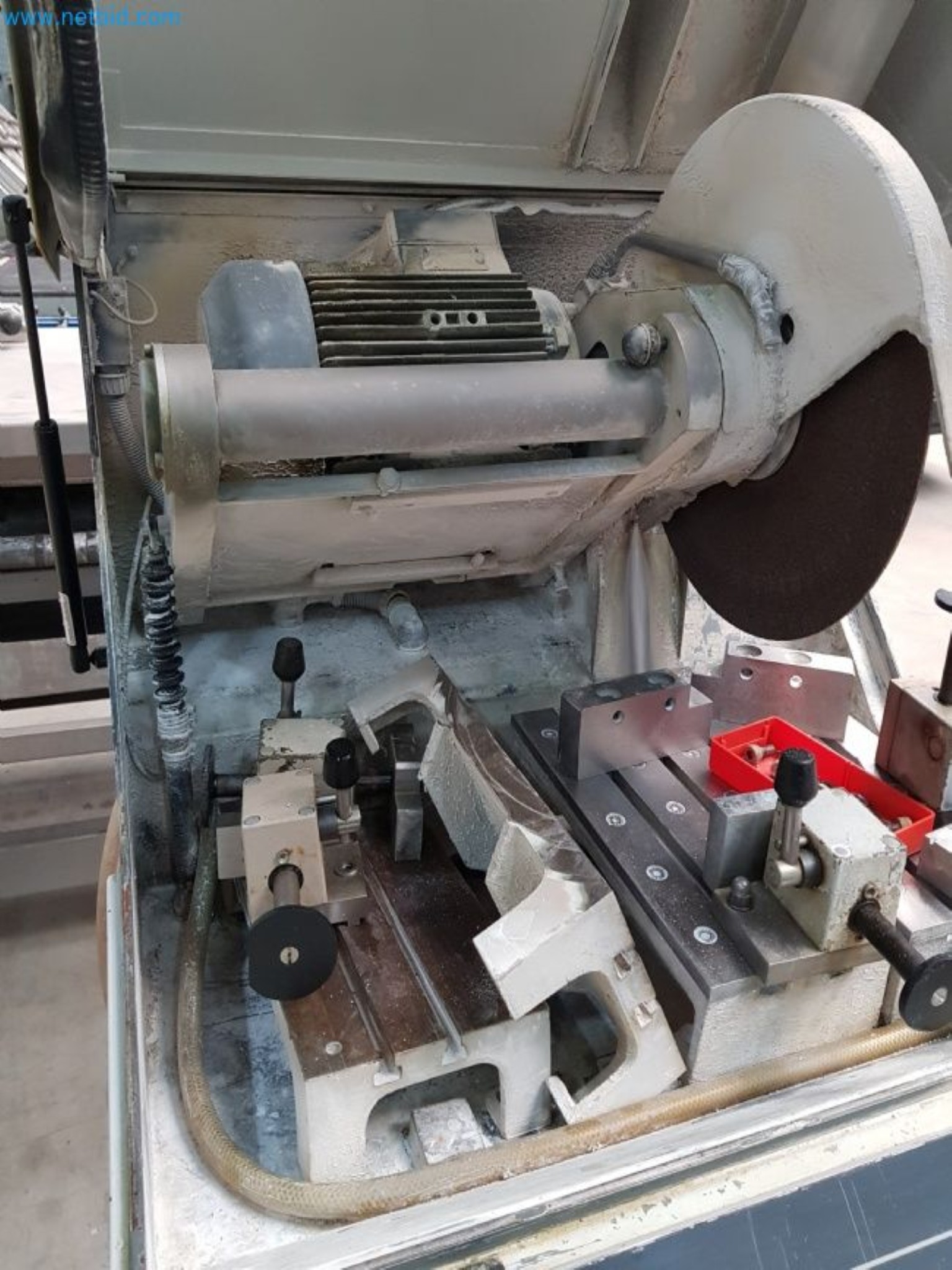 Sale of a complete warehouse of machinery for the glass industry in Spain-14