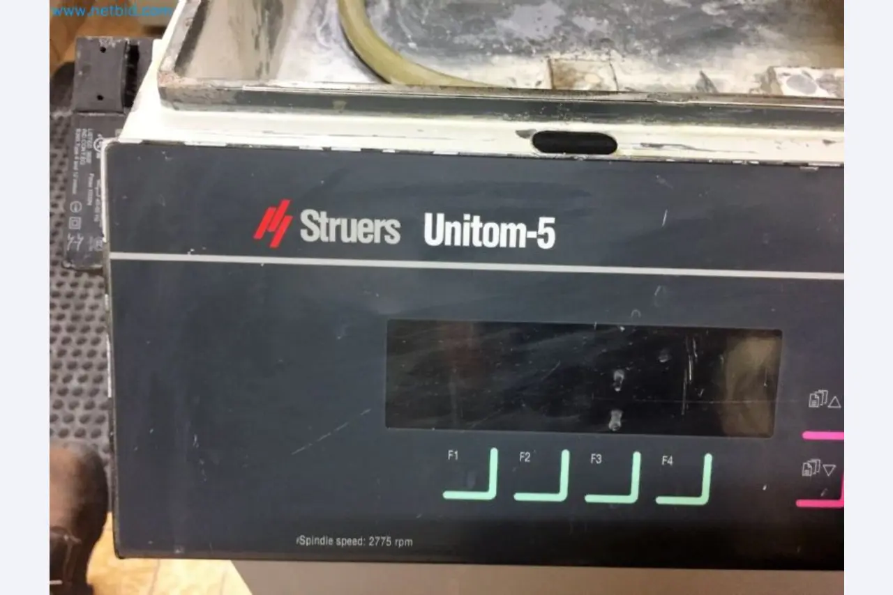 Sale of a complete warehouse of machinery for the glass industry in Spain-15