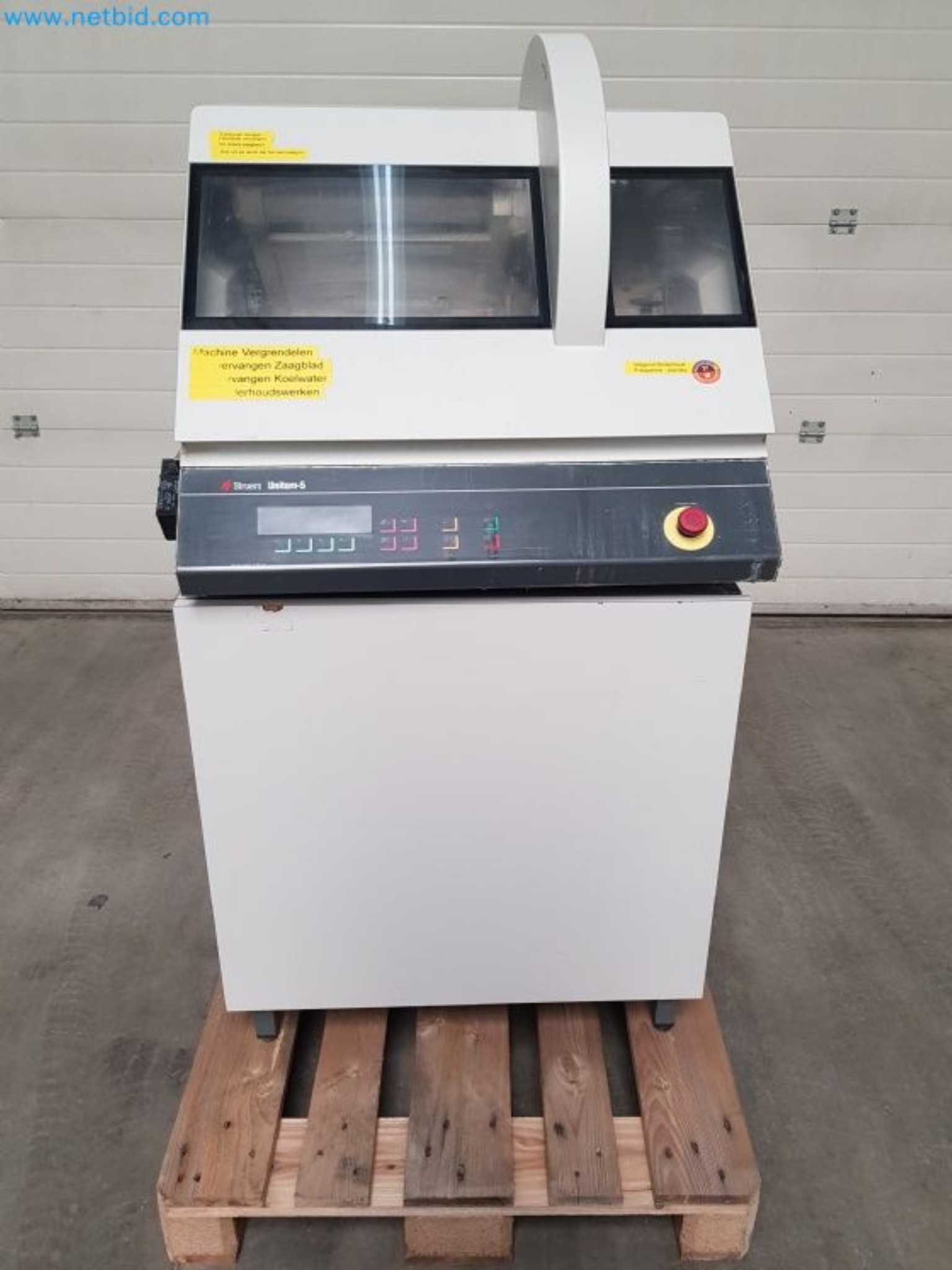 Sale of a complete warehouse of machinery for the glass industry in Spain-1