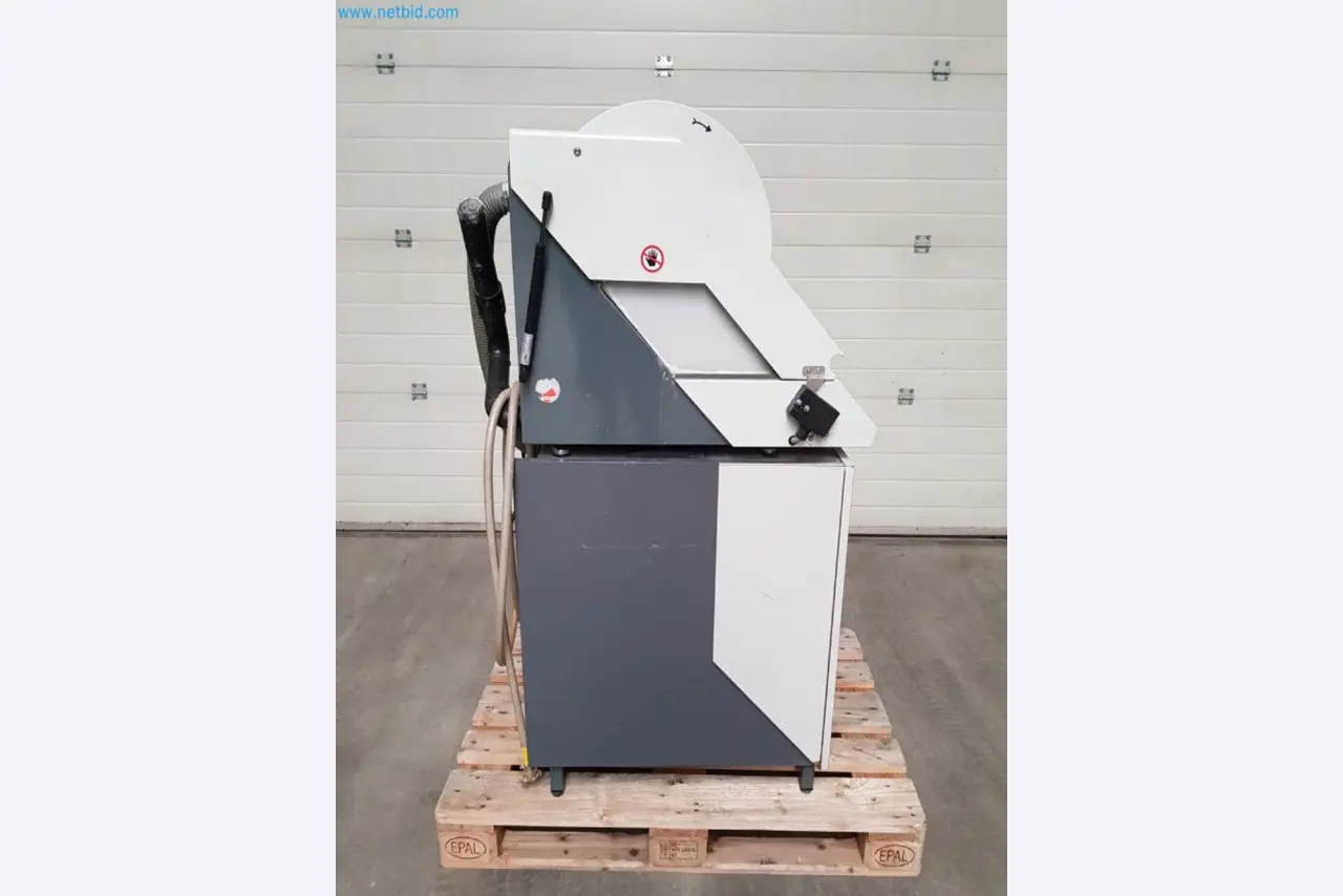 Sale of a complete warehouse of machinery for the glass industry in Spain-2