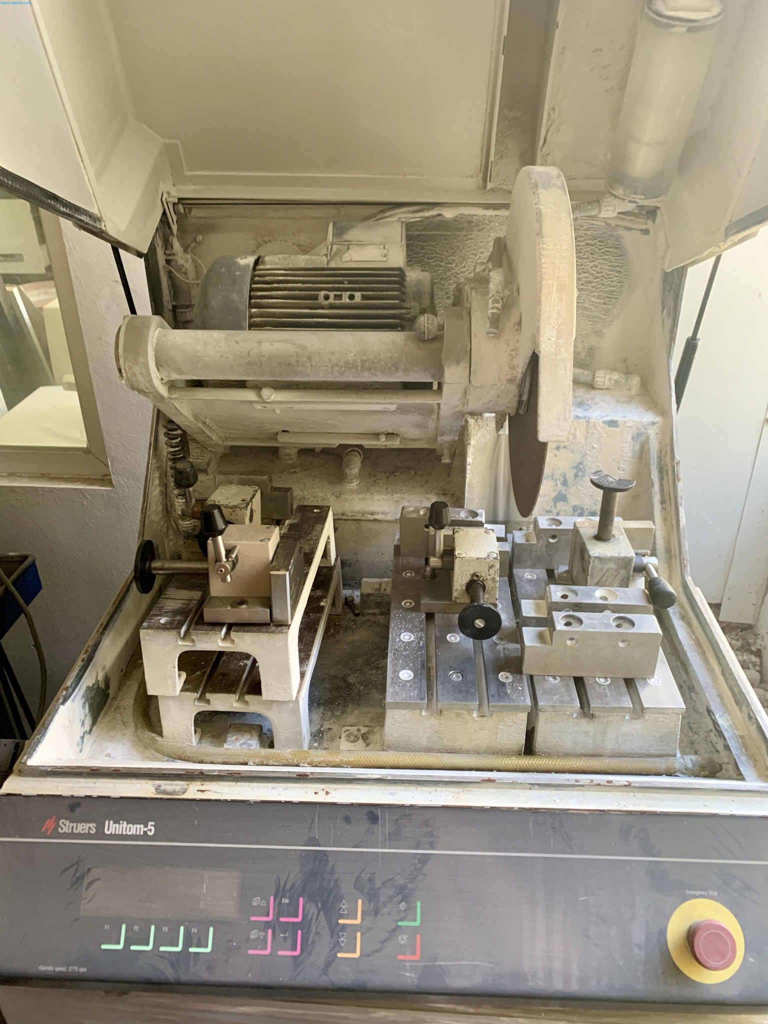 Sale of a complete warehouse of machinery for the glass industry in Spain-4