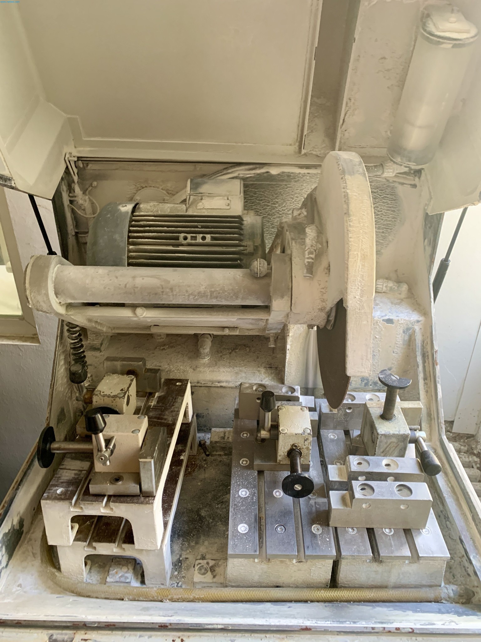 Sale of a complete warehouse of machinery for the glass industry in Spain-5