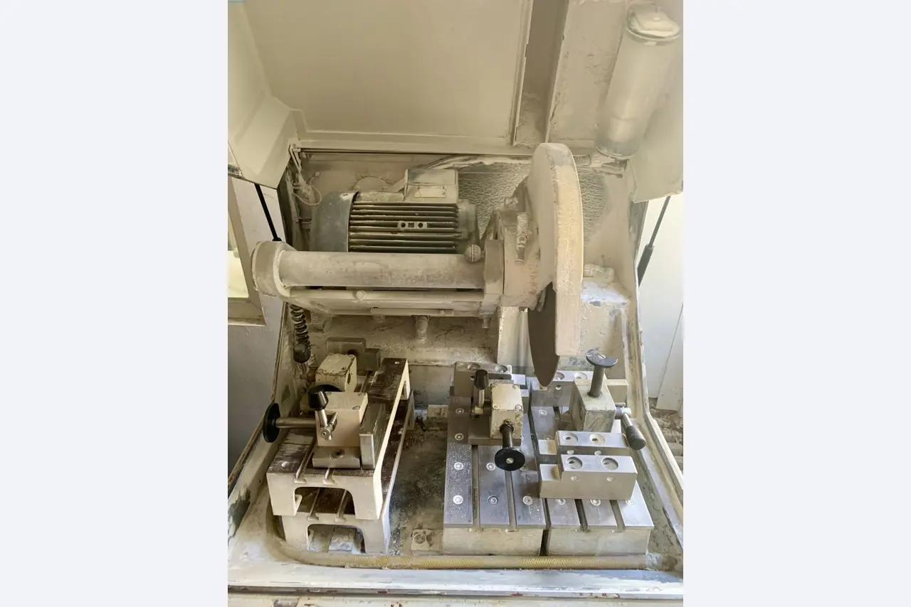 Sale of a complete warehouse of machinery for the glass industry in Spain-5