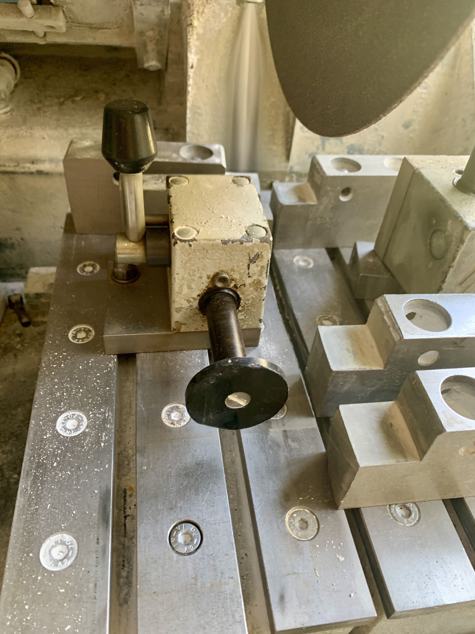 Sale of a complete warehouse of machinery for the glass industry in Spain-7