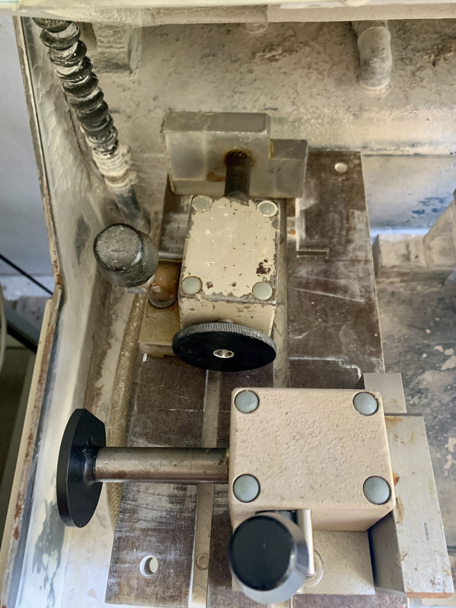 Sale of a complete warehouse of machinery for the glass industry in Spain-8