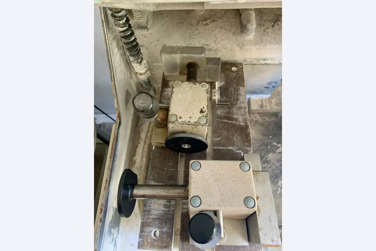 Sale of a complete warehouse of machinery for the glass industry in Spain-8