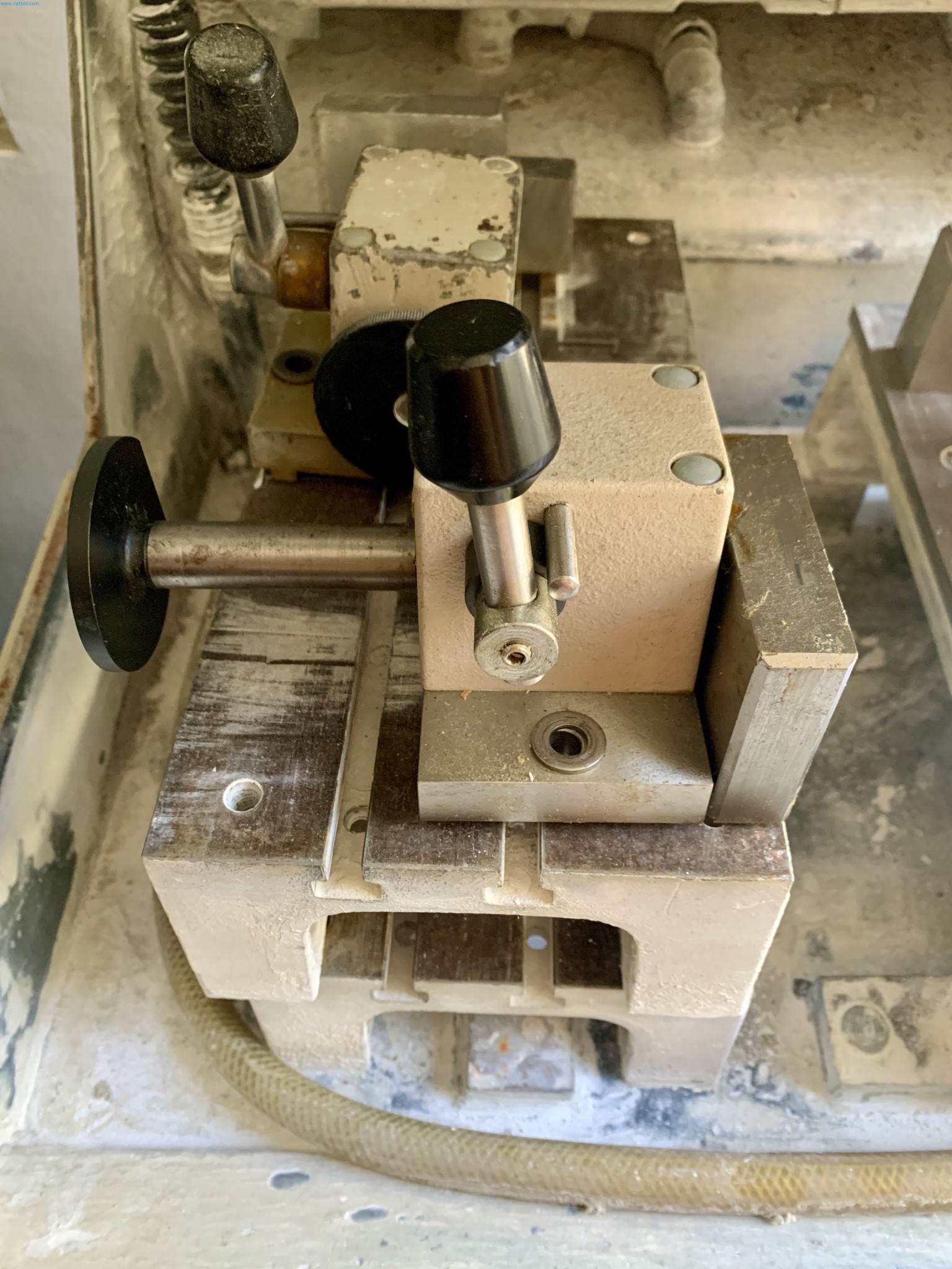 Sale of a complete warehouse of machinery for the glass industry in Spain-9