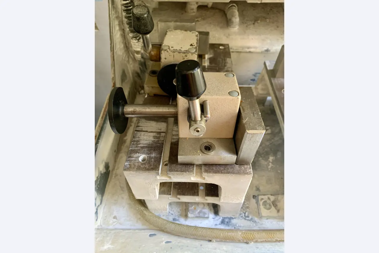 Sale of a complete warehouse of machinery for the glass industry in Spain-9