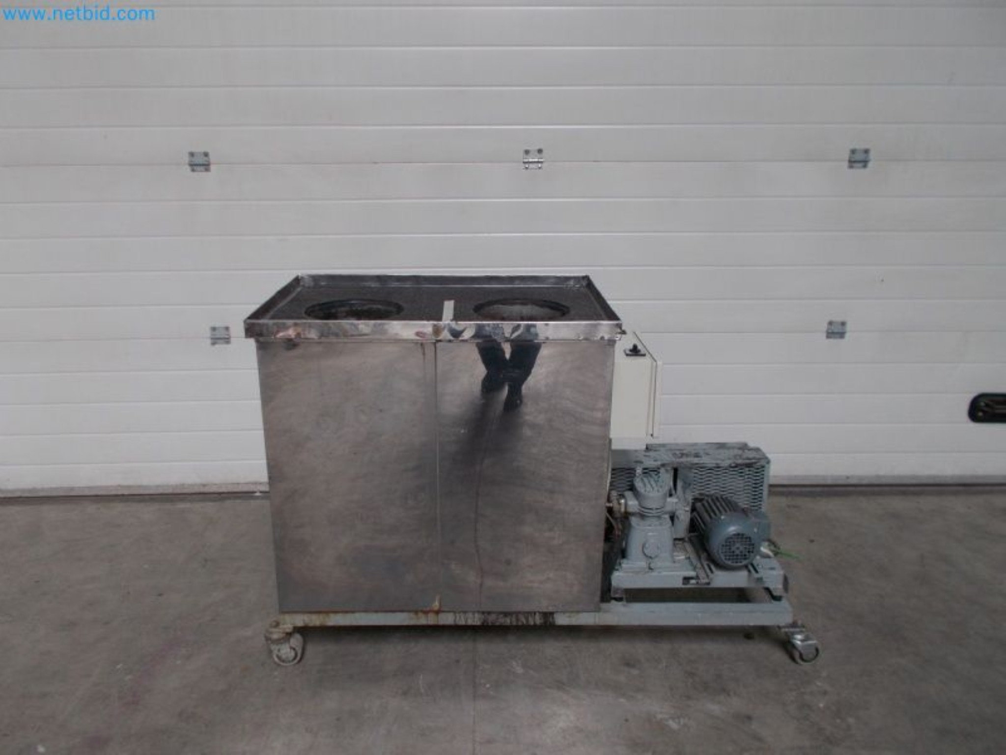 Sale of a complete warehouse of machinery for the glass industry in Spain-2