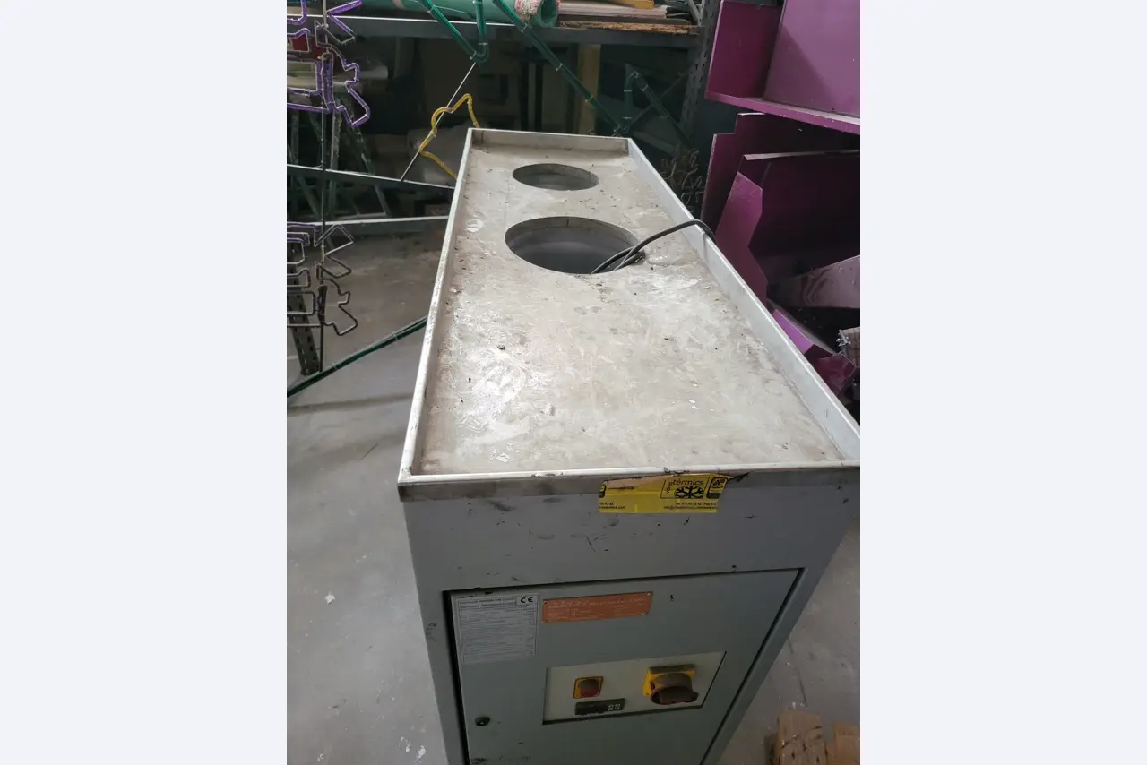 Sale of a complete warehouse of machinery for the glass industry in Spain-2