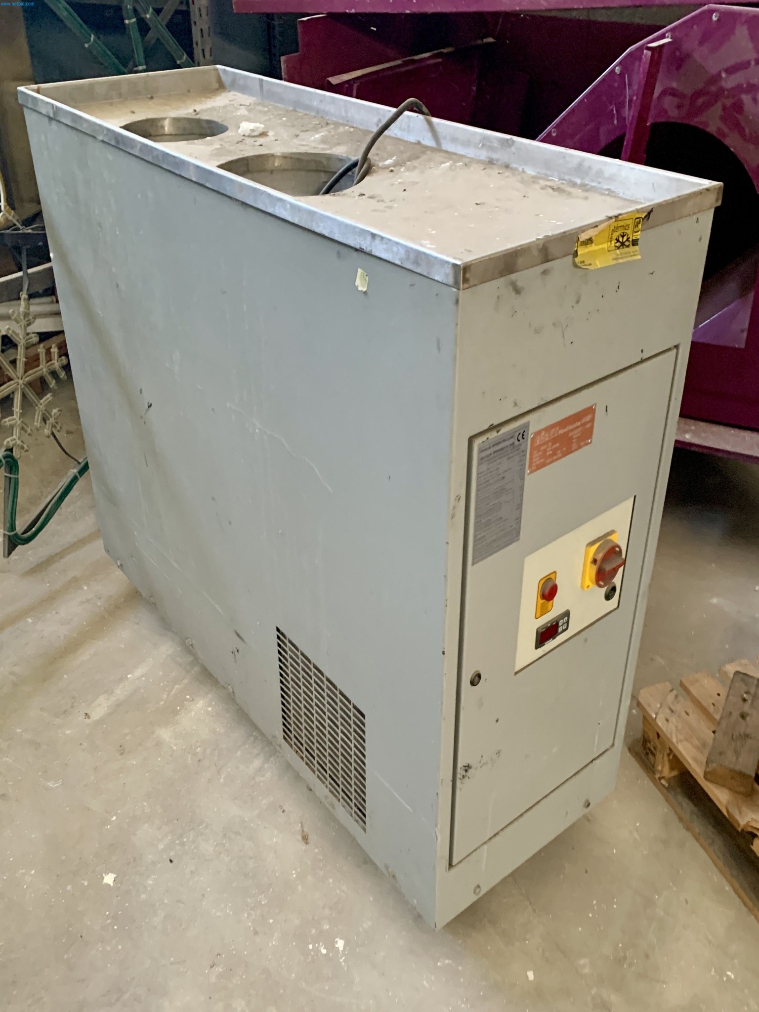 Sale of a complete warehouse of machinery for the glass industry in Spain-3