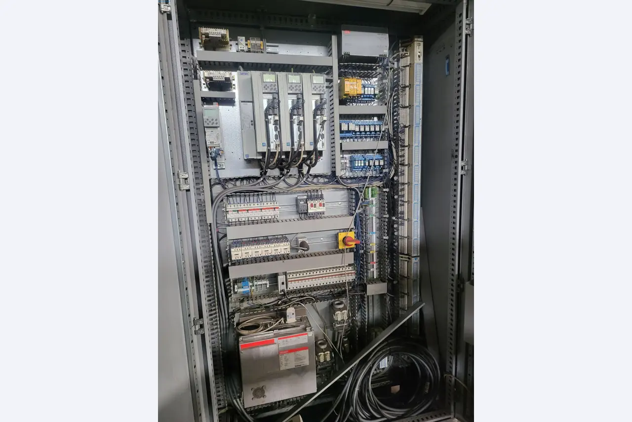 Sale of a complete warehouse of machinery for the glass industry in Spain-10