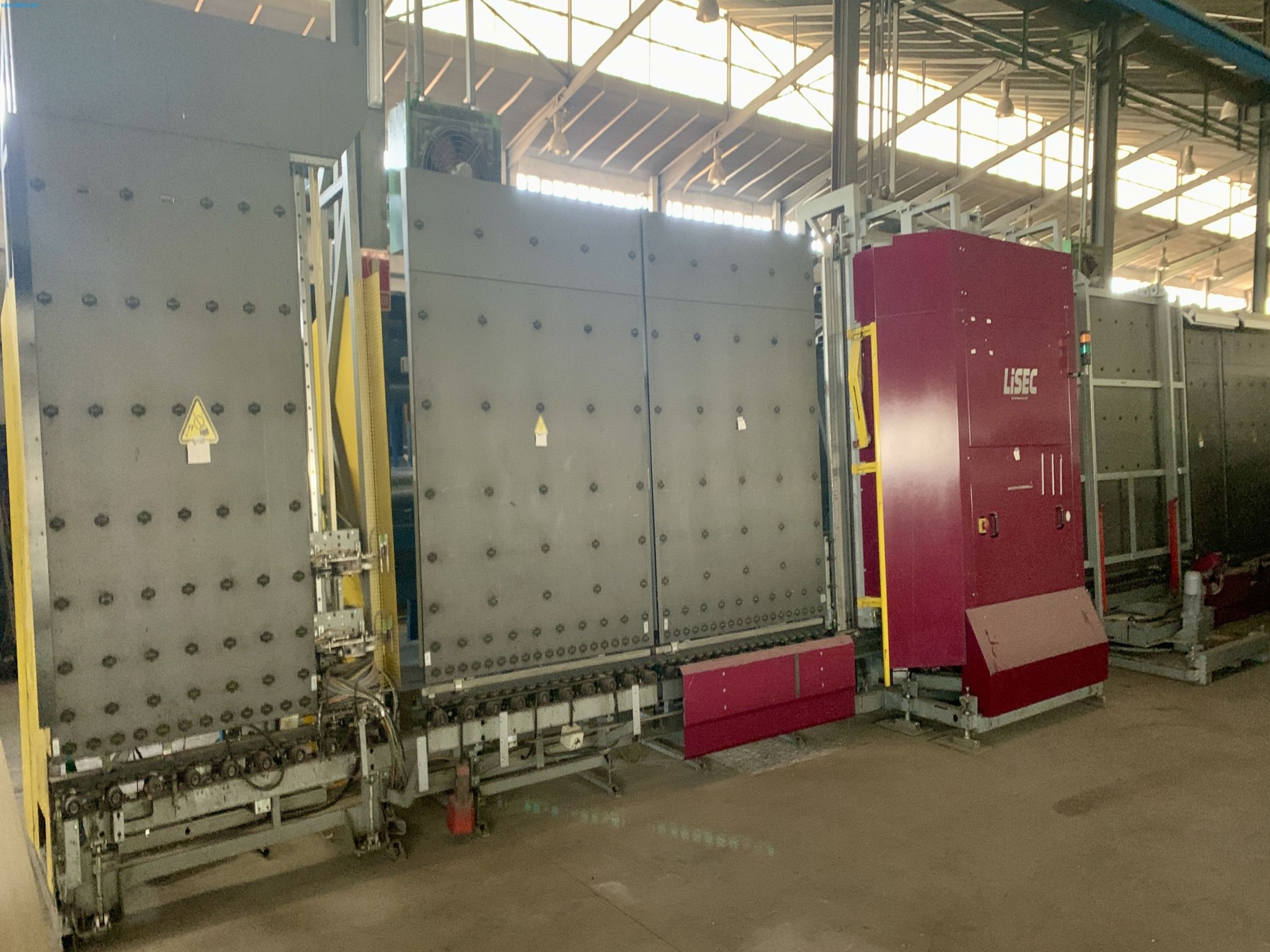 Sale of a complete warehouse of machinery for the glass industry in Spain-11