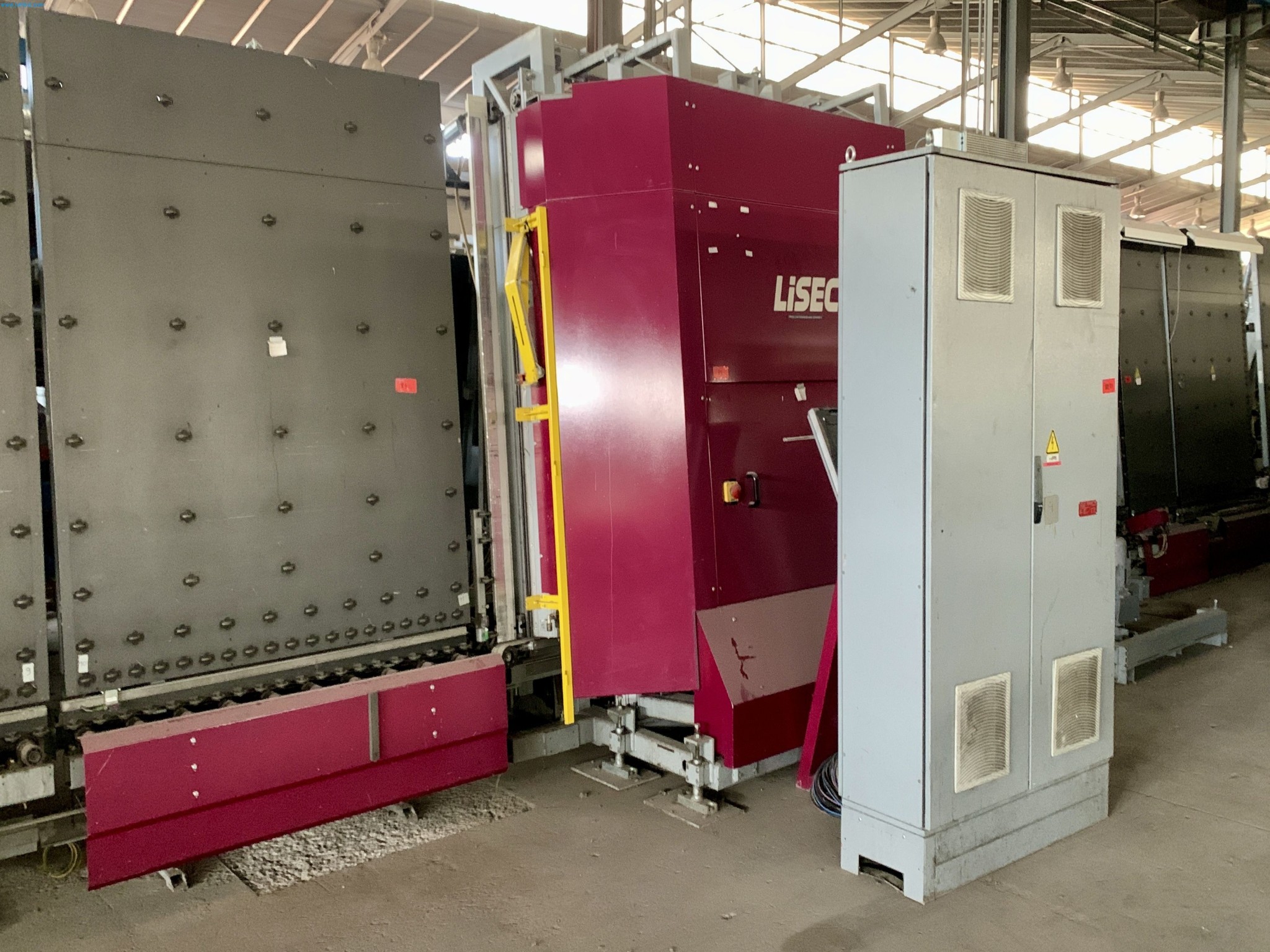 Sale of a complete warehouse of machinery for the glass industry in Spain-1