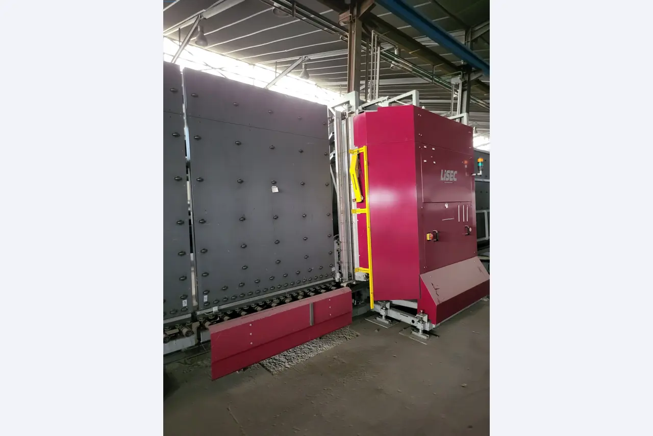 Sale of a complete warehouse of machinery for the glass industry in Spain-3