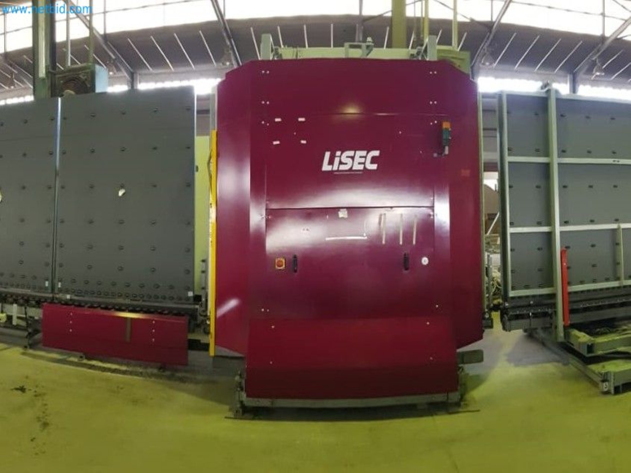 Sale of a complete warehouse of machinery for the glass industry in Spain-4