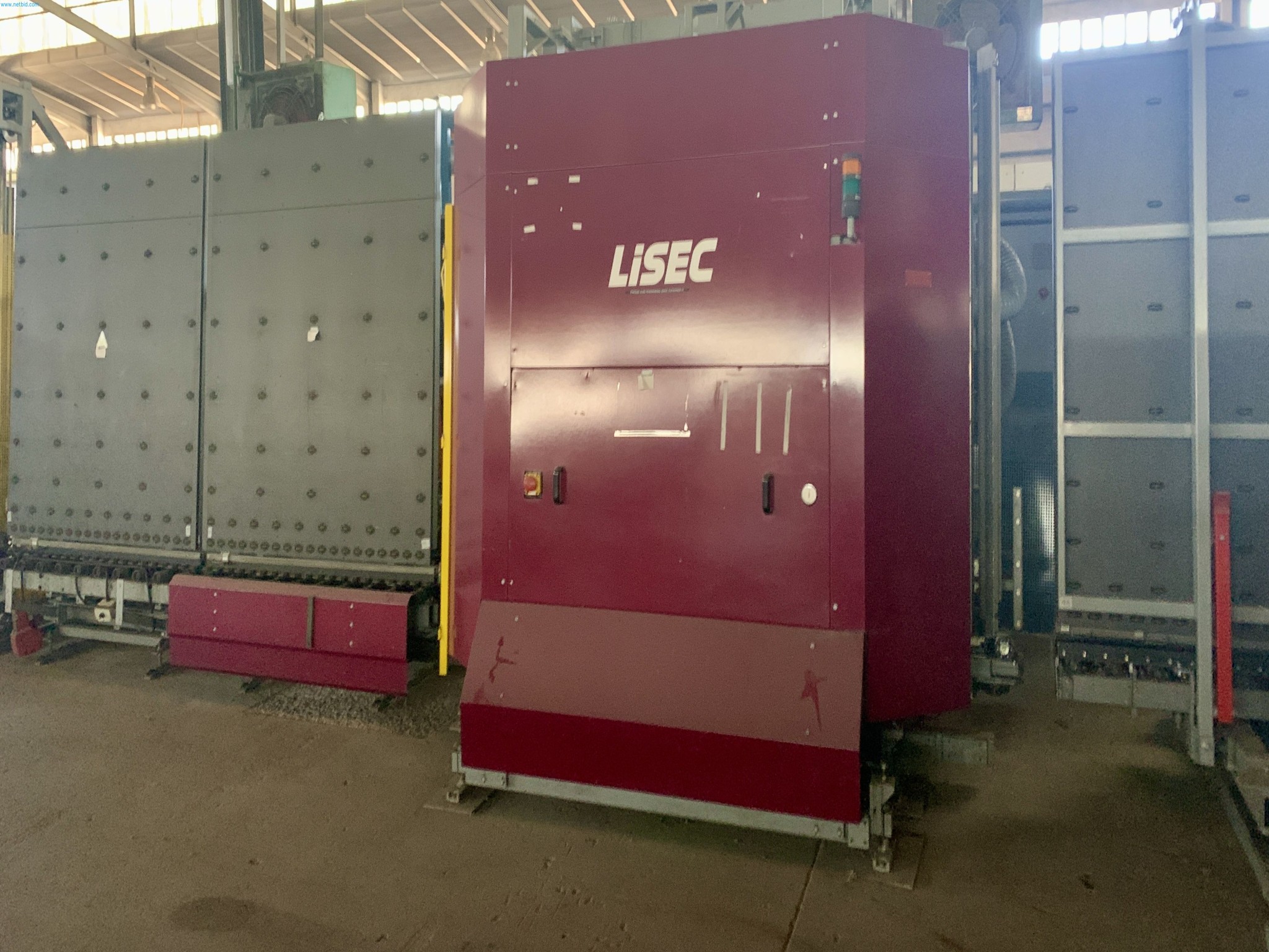 Sale of a complete warehouse of machinery for the glass industry in Spain-5