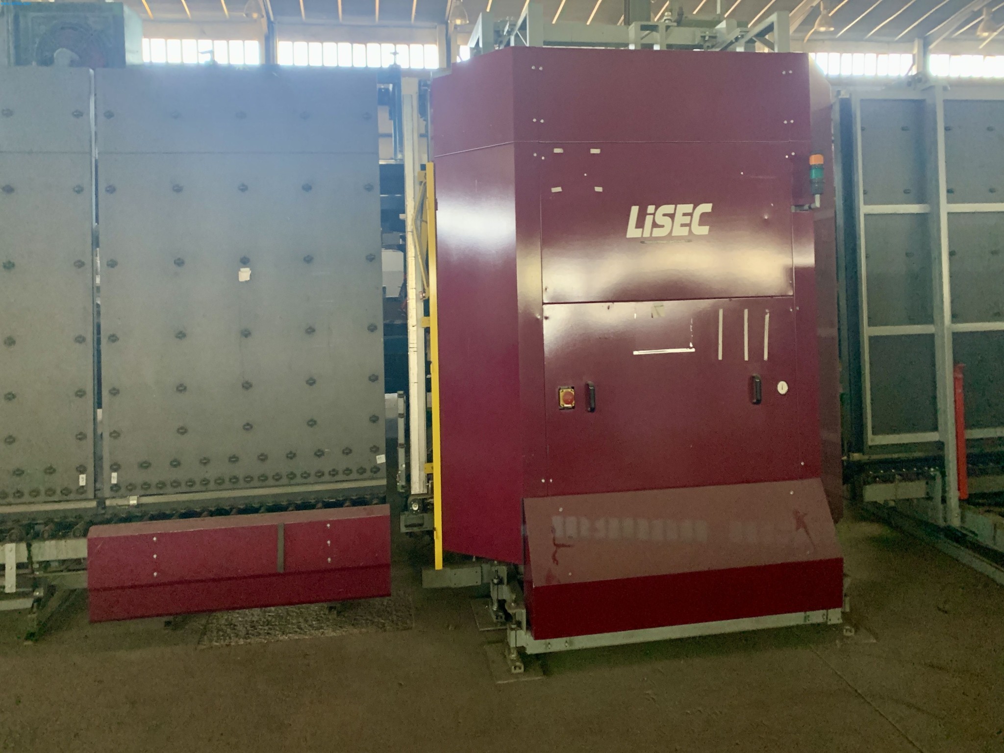 Sale of a complete warehouse of machinery for the glass industry in Spain-8