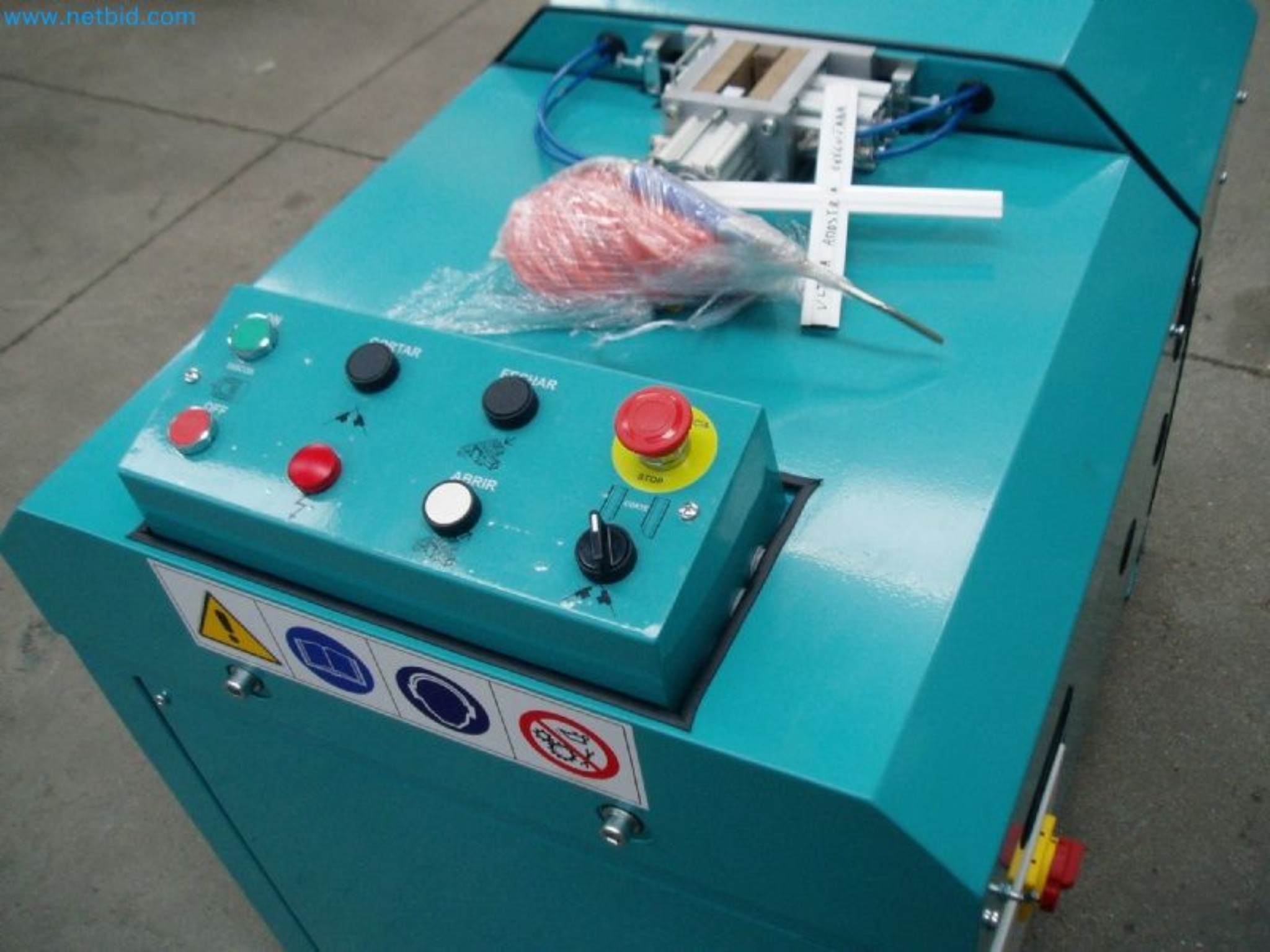 Sale of a complete warehouse of machinery for the glass industry in Spain-10