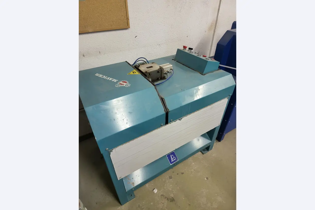 Sale of a complete warehouse of machinery for the glass industry in Spain-4